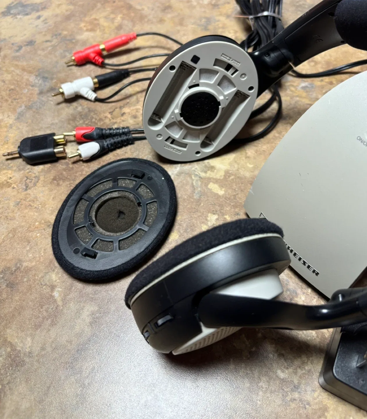 Sennheiser Wireless Headphones with Base image indicator(2)