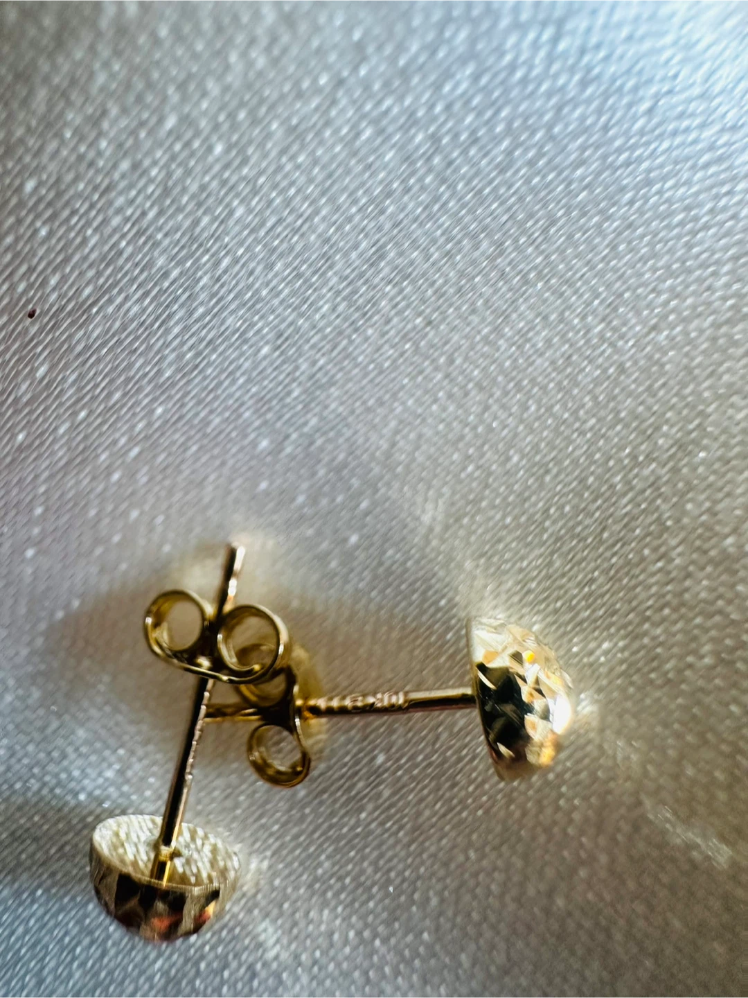 10Karat Small stud earring - photo 2