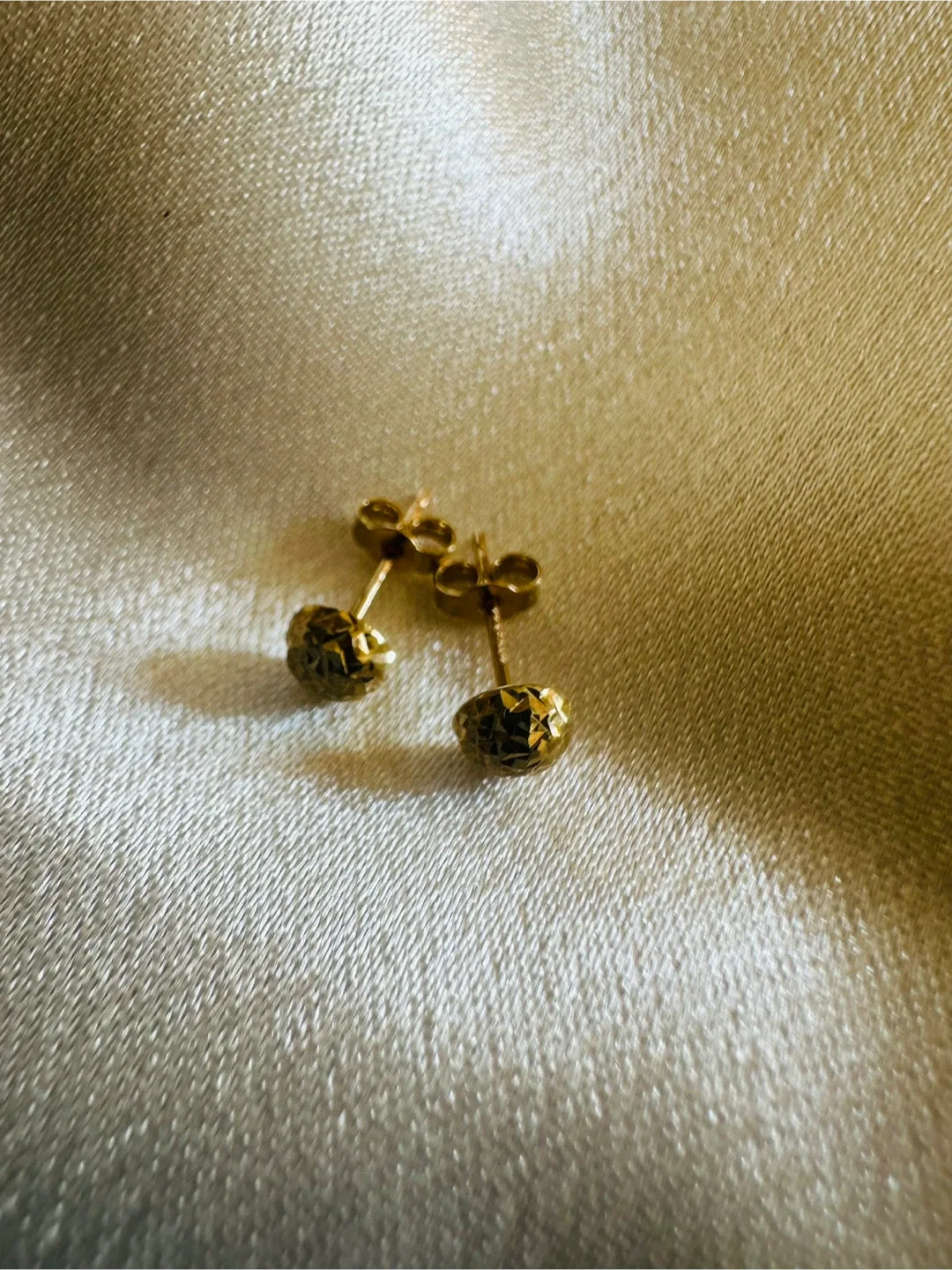 10Karat Small stud earring