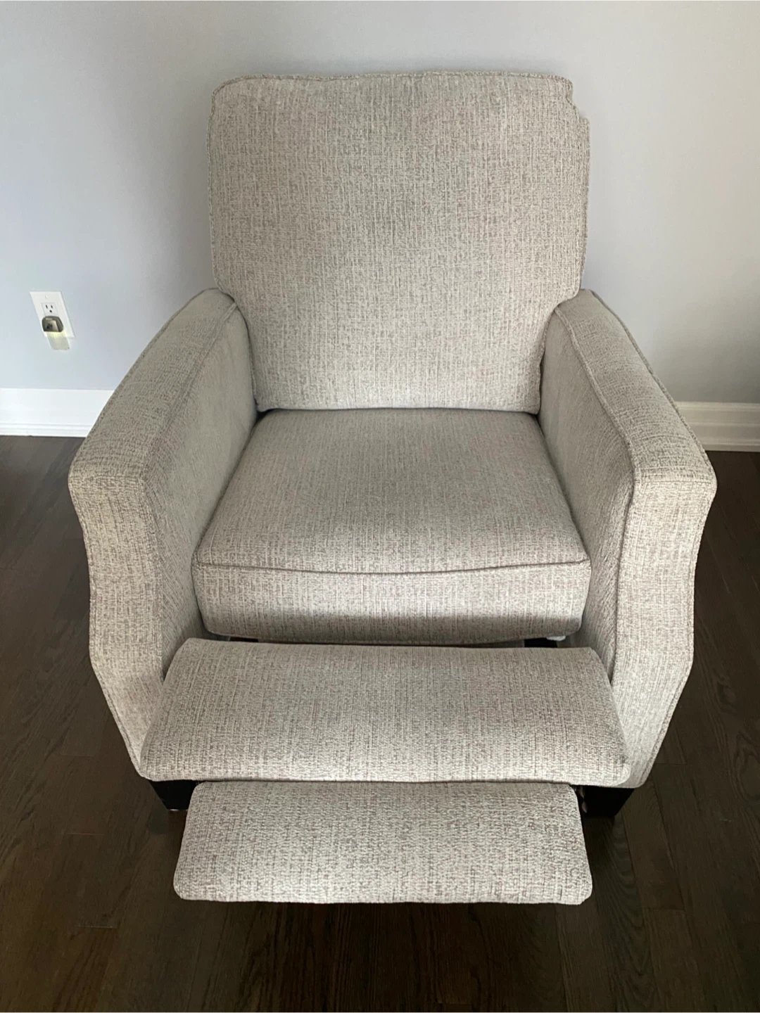 Chesterfield Shop Upholstered Recliner - photo 2