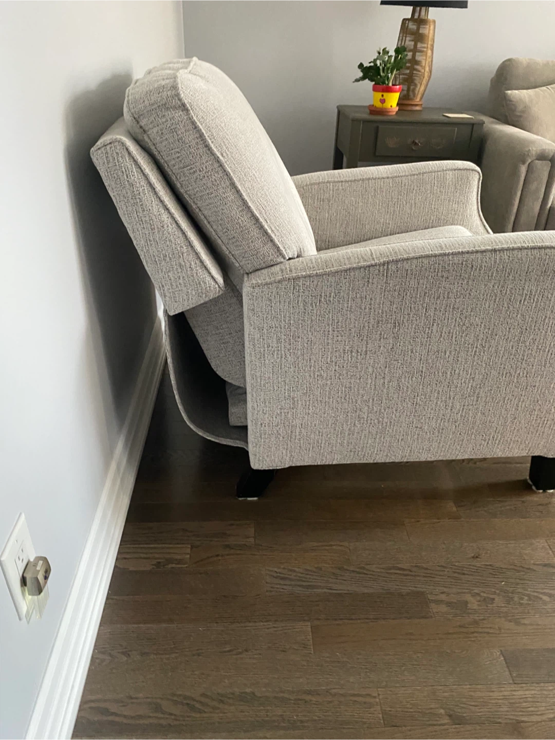 Chesterfield Shop Upholstered Recliner - photo 3