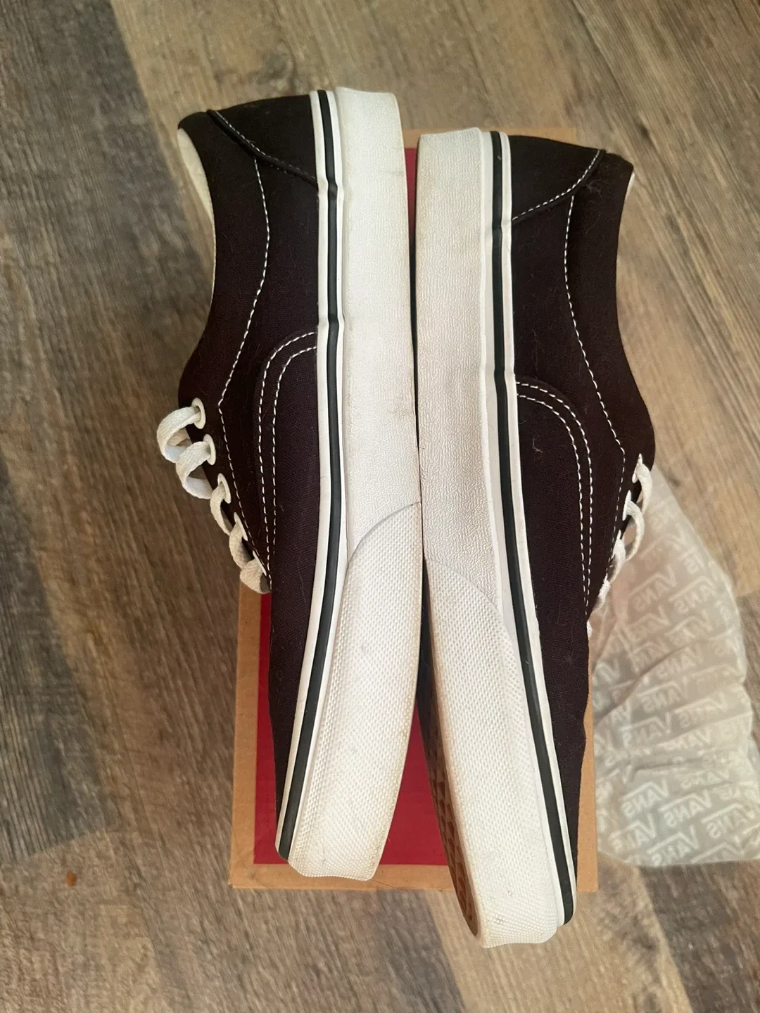 Vans Era Black Sneakers (with box) image indicator(2)