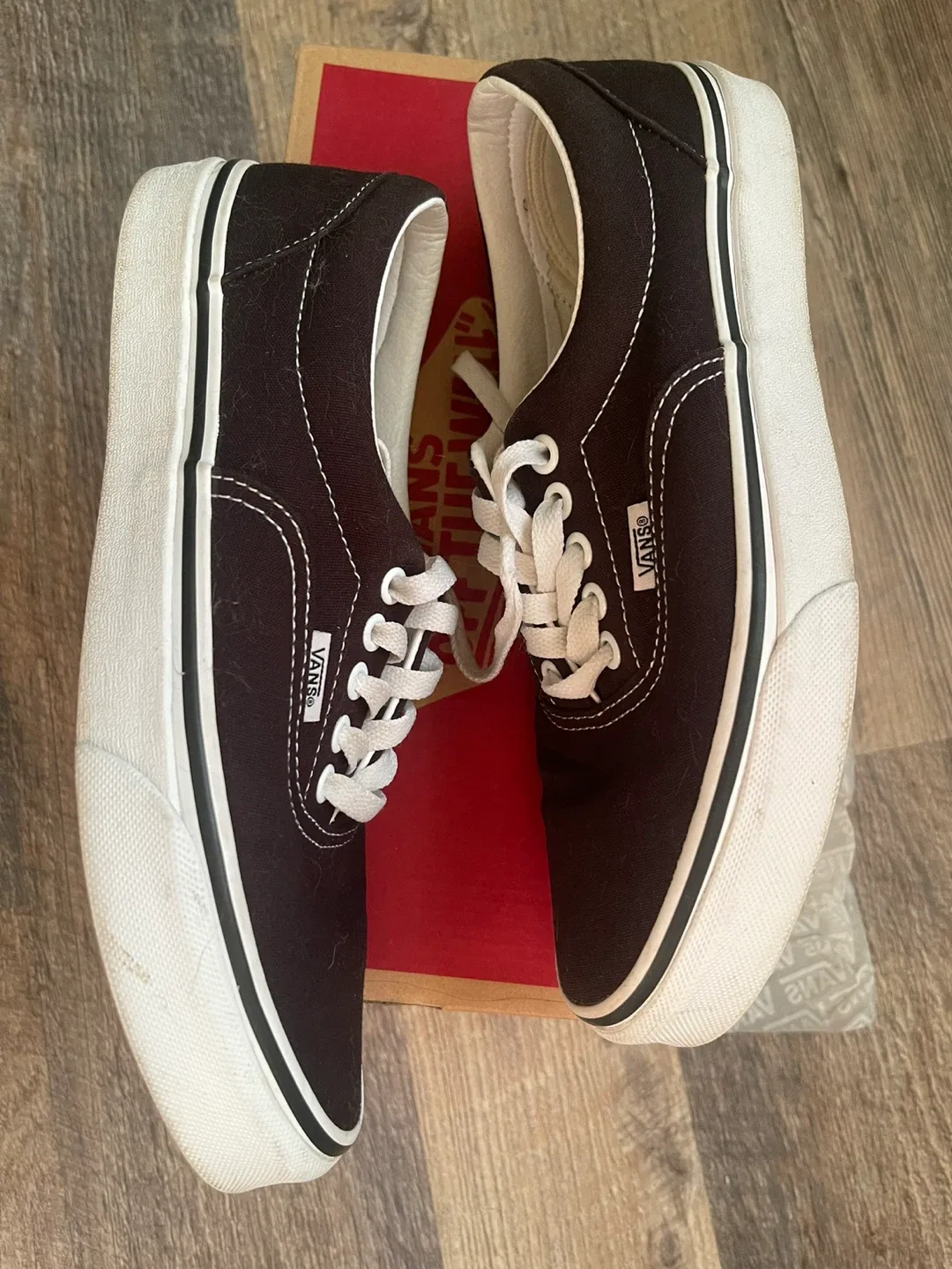 Vans Era Black Sneakers (with box) image indicator(4)