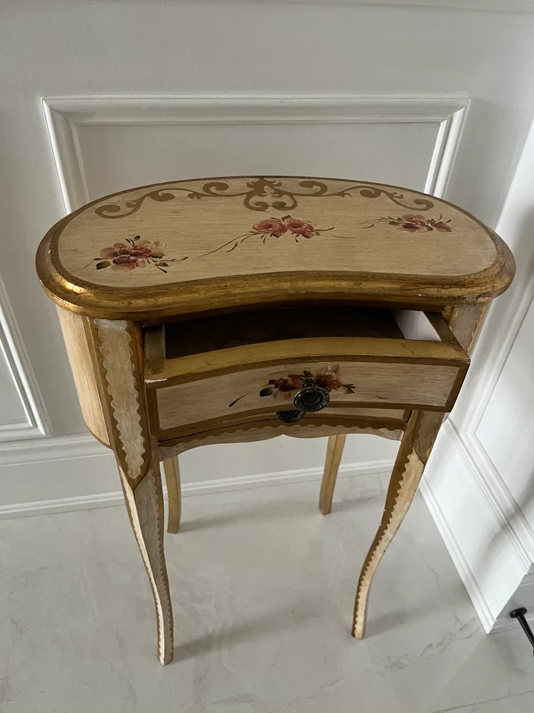 Vintage Floral Accent Table image indicator(2)