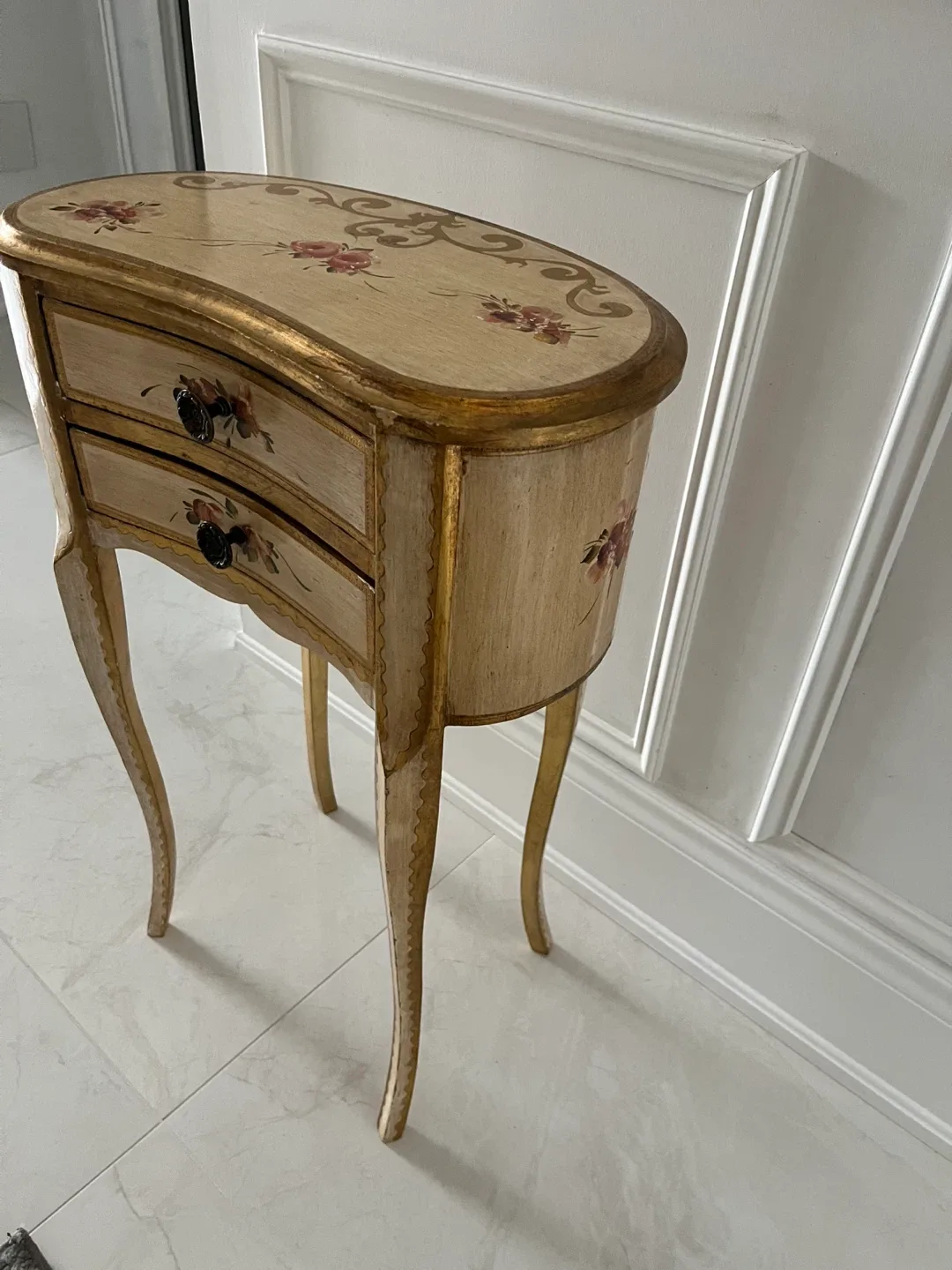 Vintage Floral Accent Table image indicator(3)