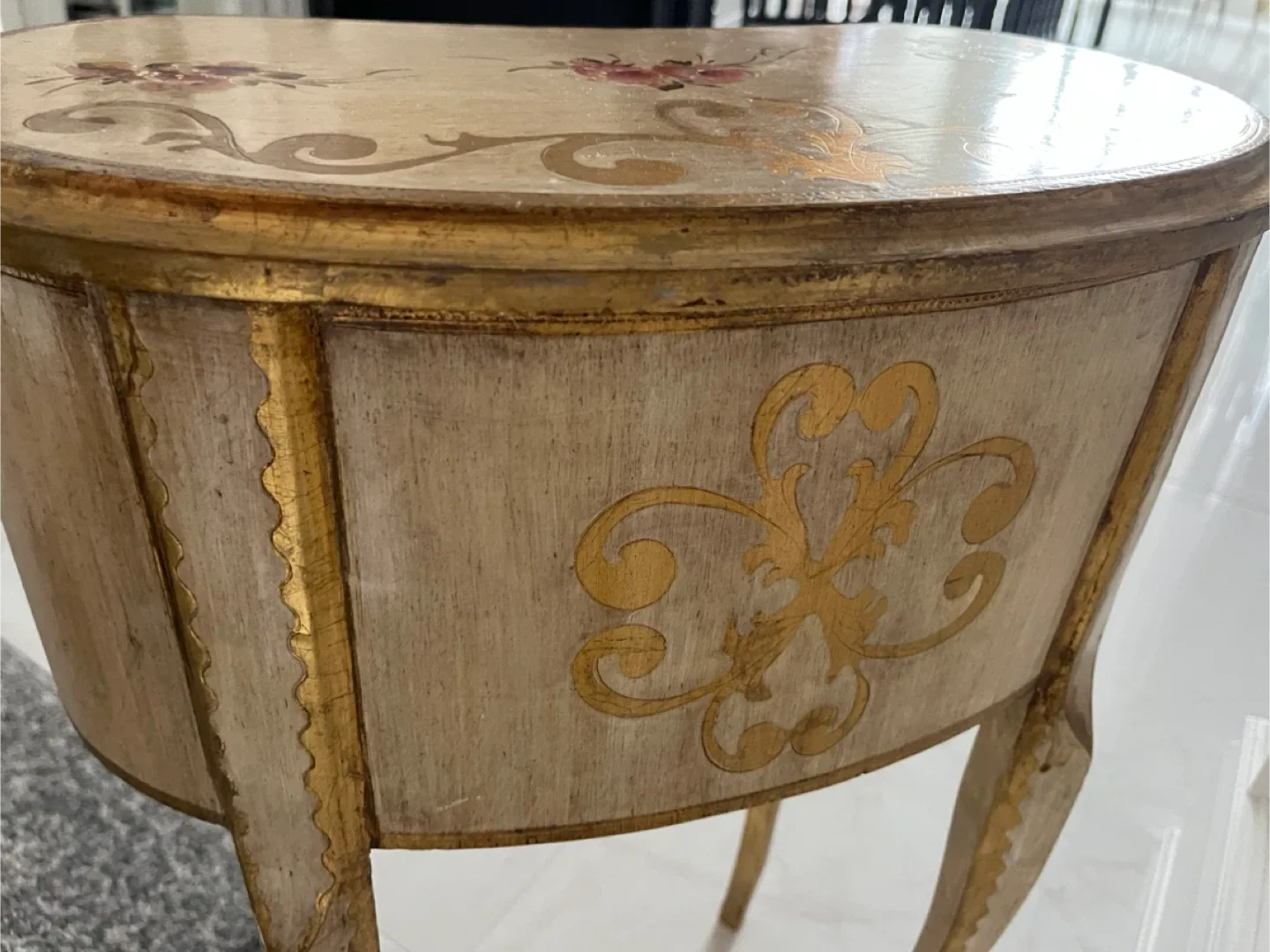 Vintage Floral Accent Table image indicator(6)