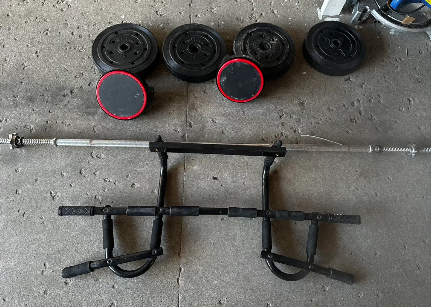 Weight Set with Bar and Pull-Up Bar