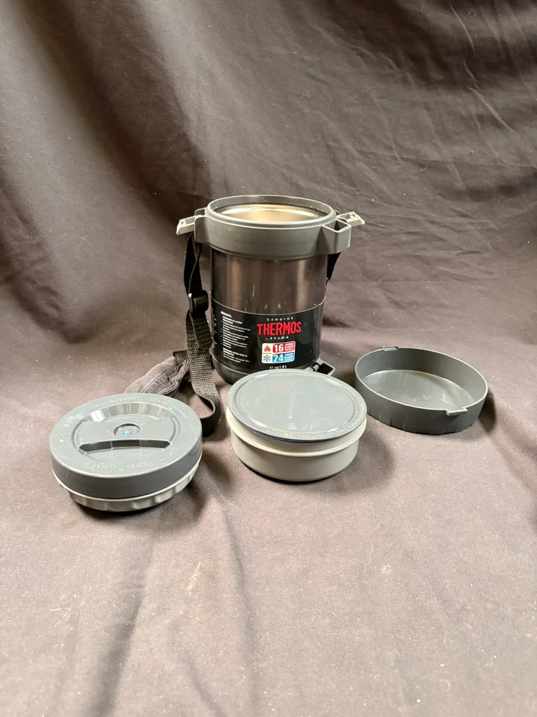 FREE Thermos Food Jar with 2 Containers image indicator(4)