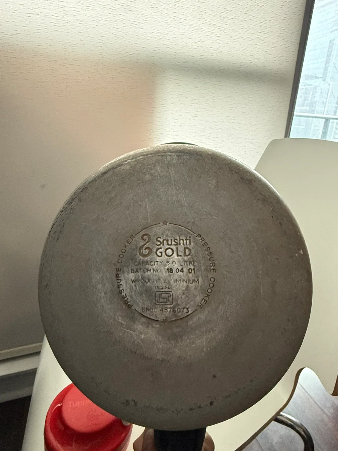 Srushti 5 Litre Pressure Cooker + Tupperware Chopper image indicator(5)