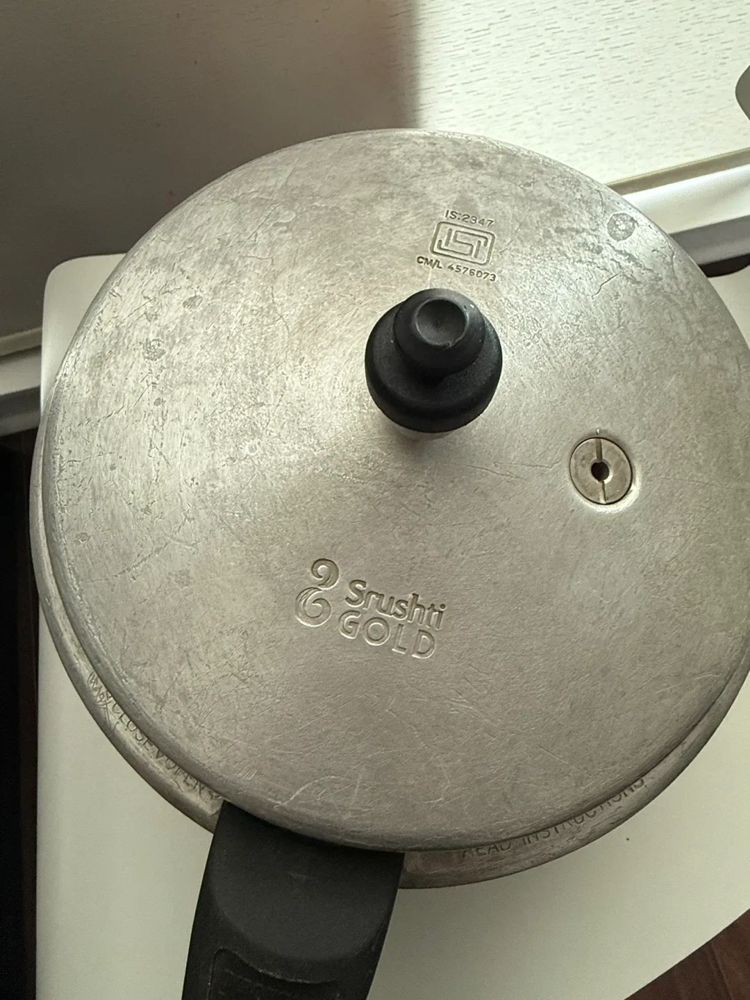 Srushti 5 Litre Pressure Cooker + Tupperware Chopper image indicator(3)