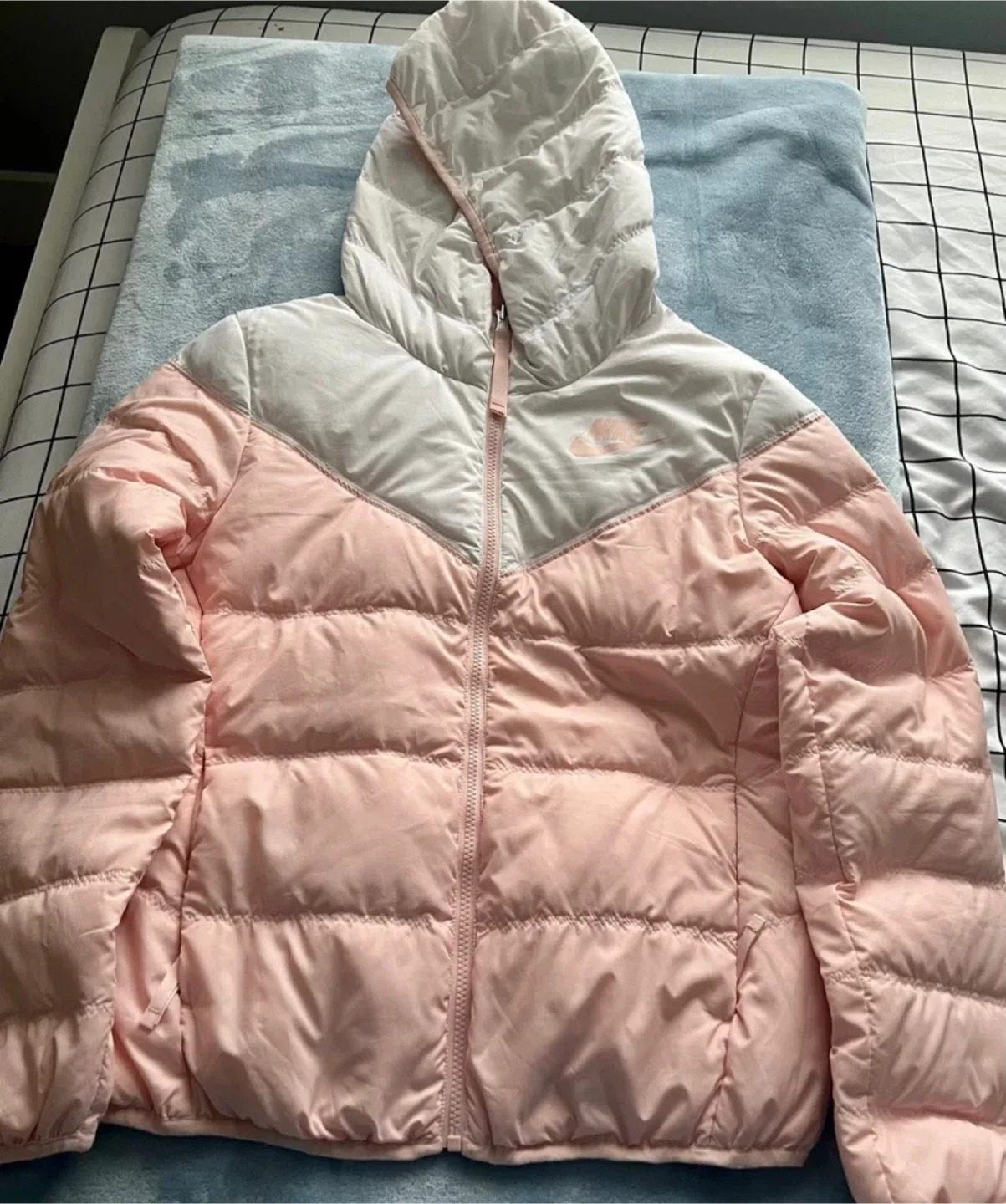 Nike Puffer Jacket - Pink & White