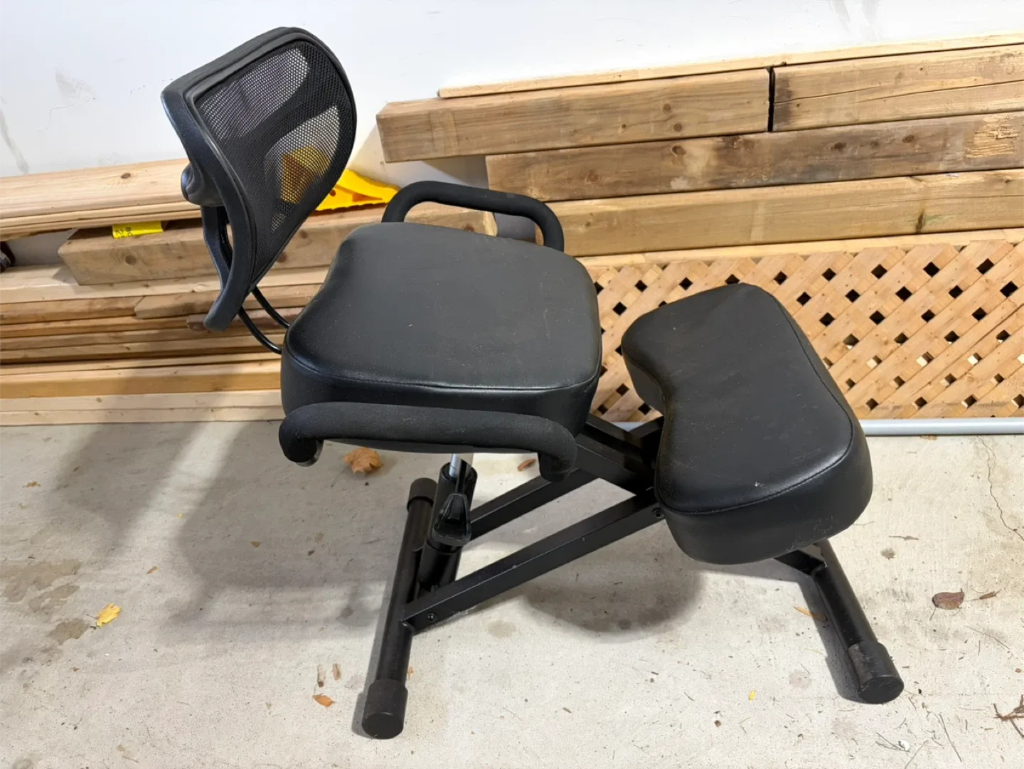 Black Kneeling Chair