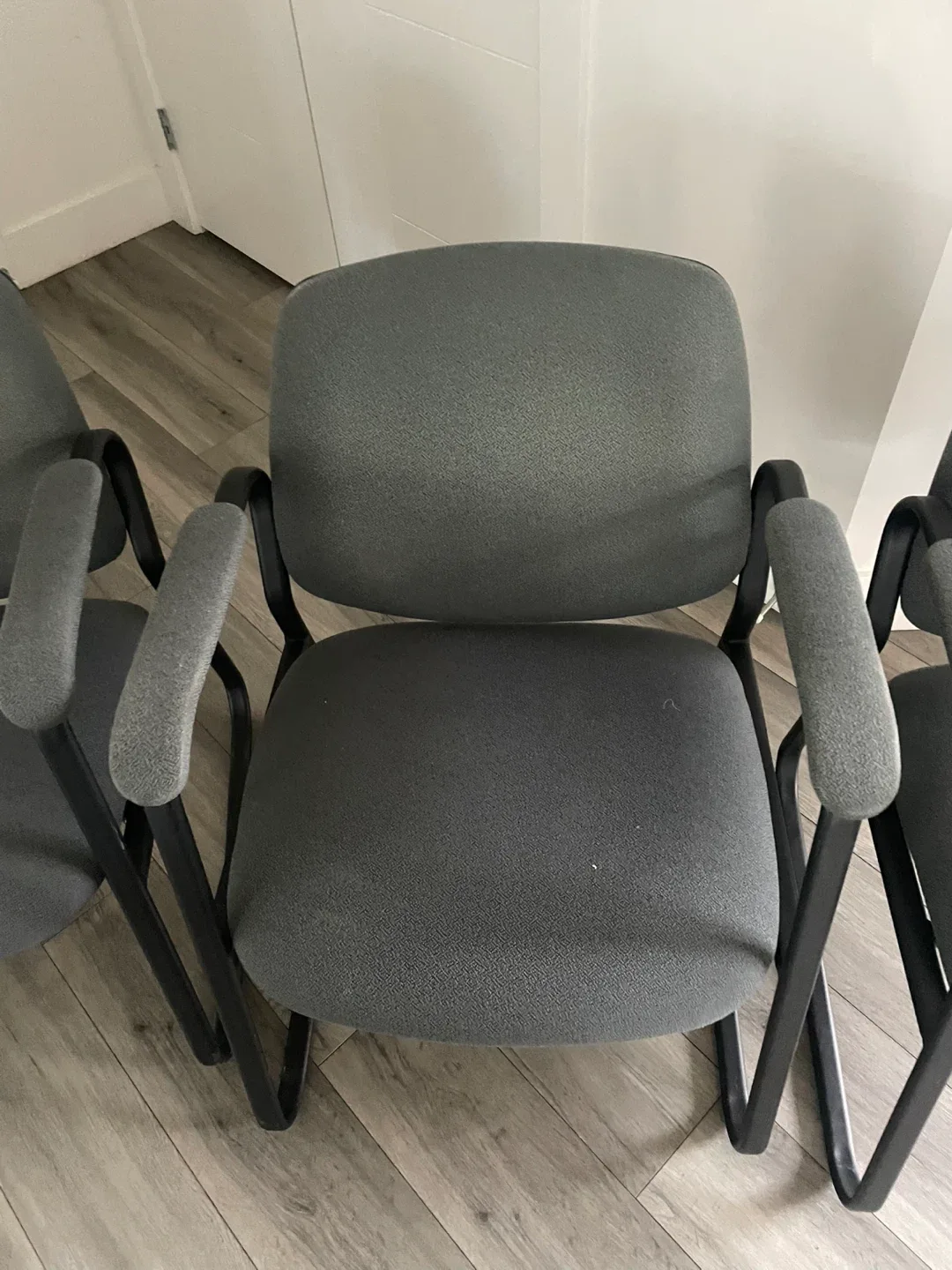 Three Chairs image indicator(4)