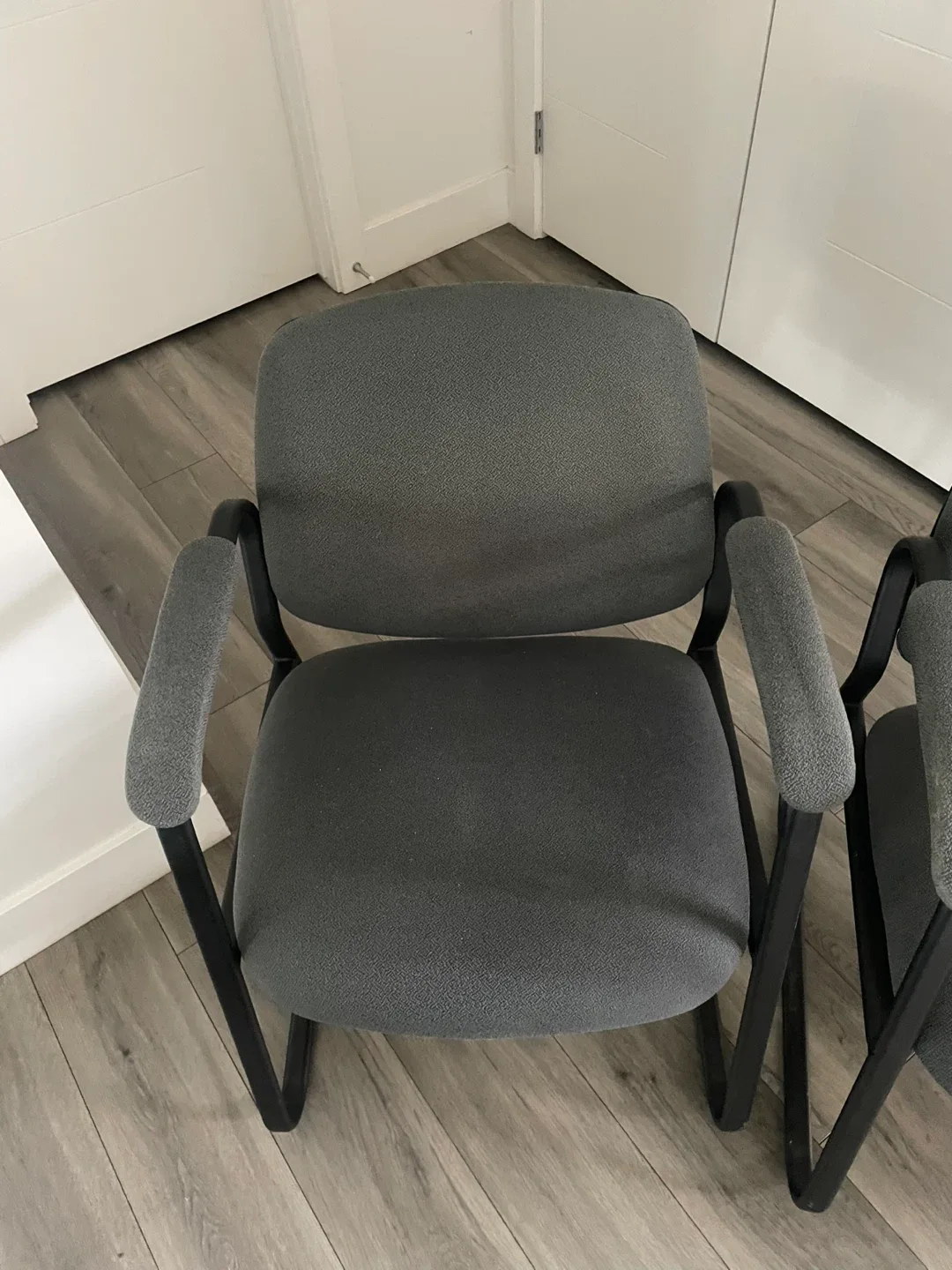 Three Chairs image indicator(5)