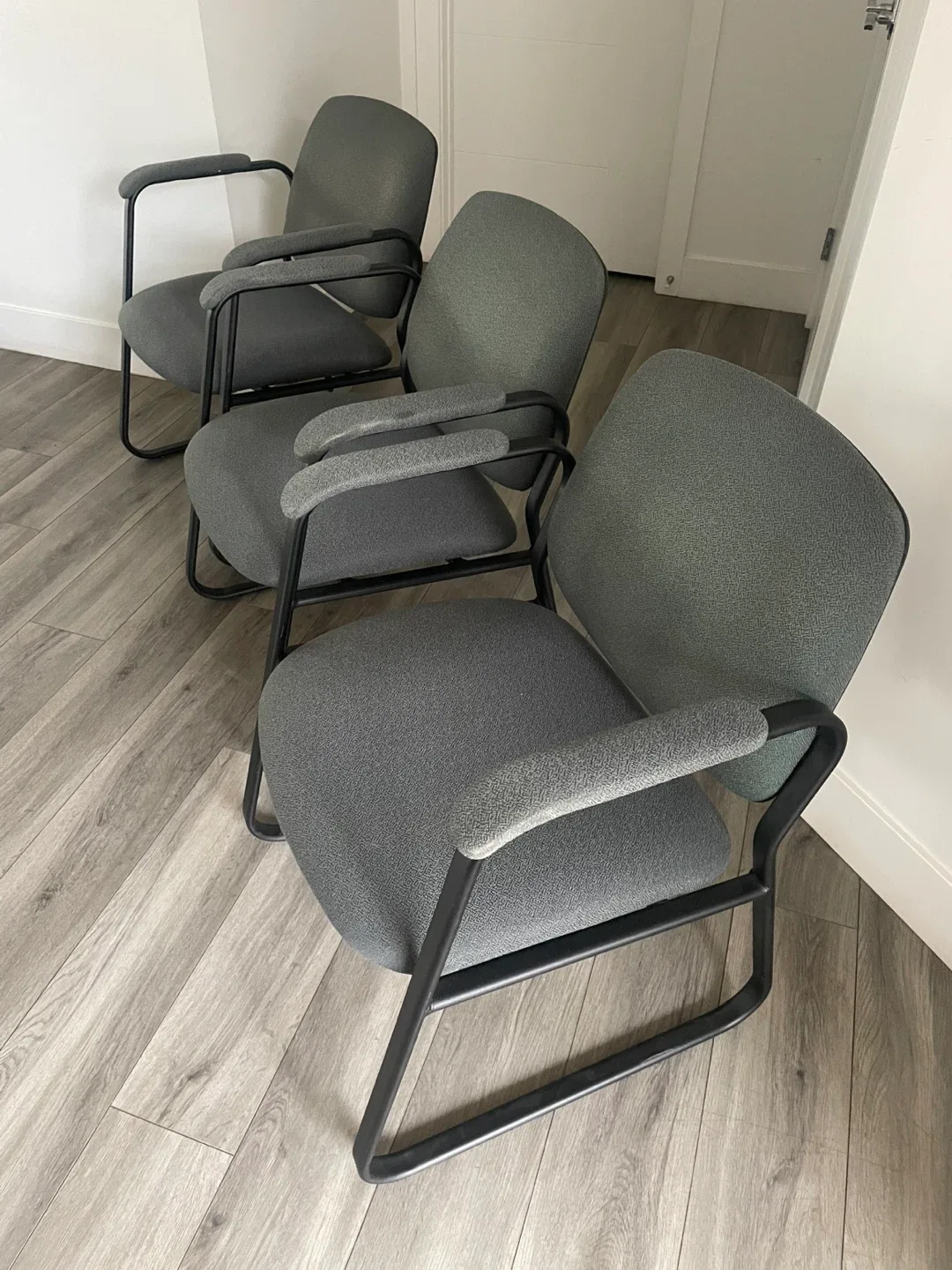 Three Chairs image indicator(6)