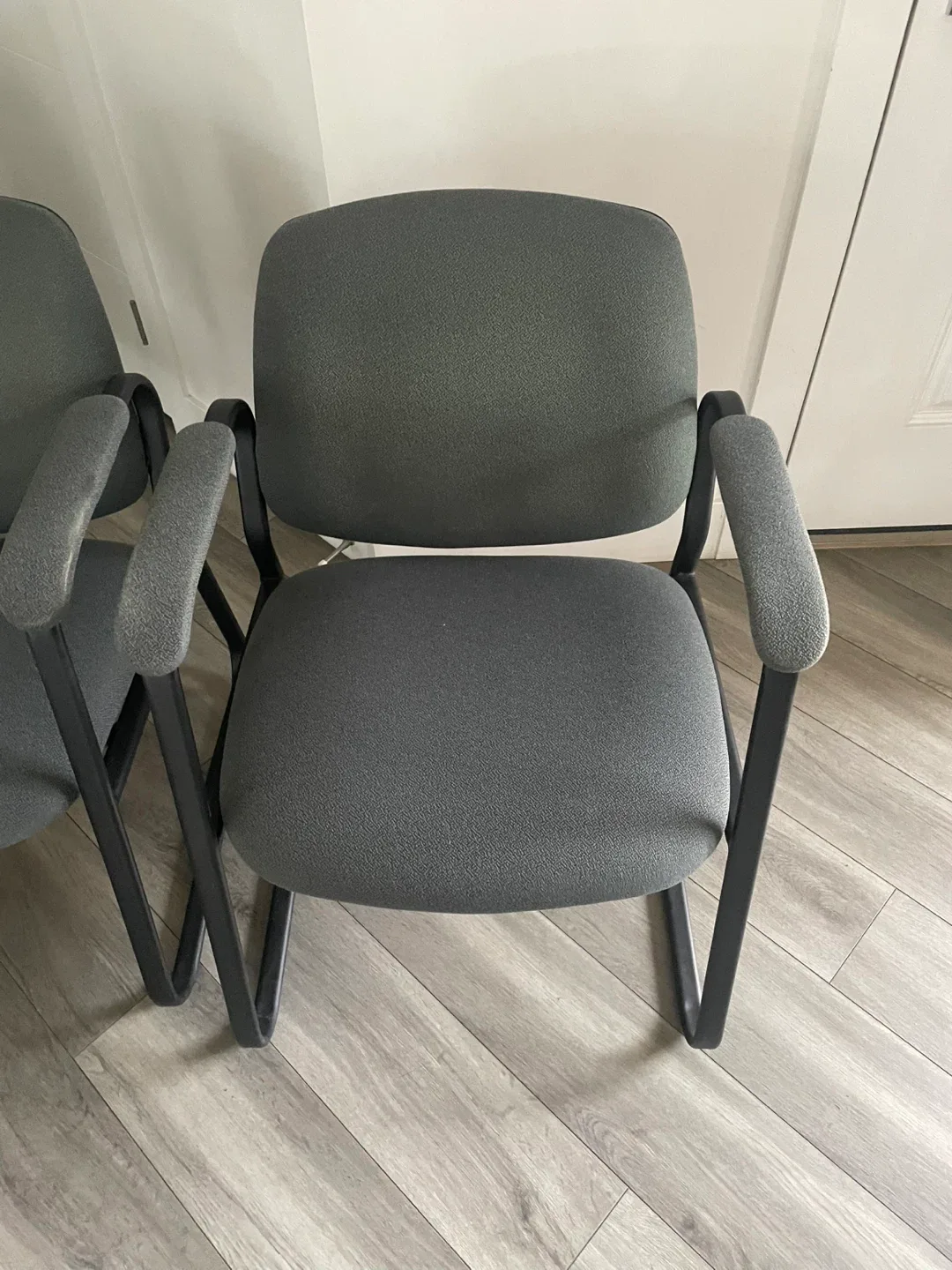 Three Chairs image indicator(3)