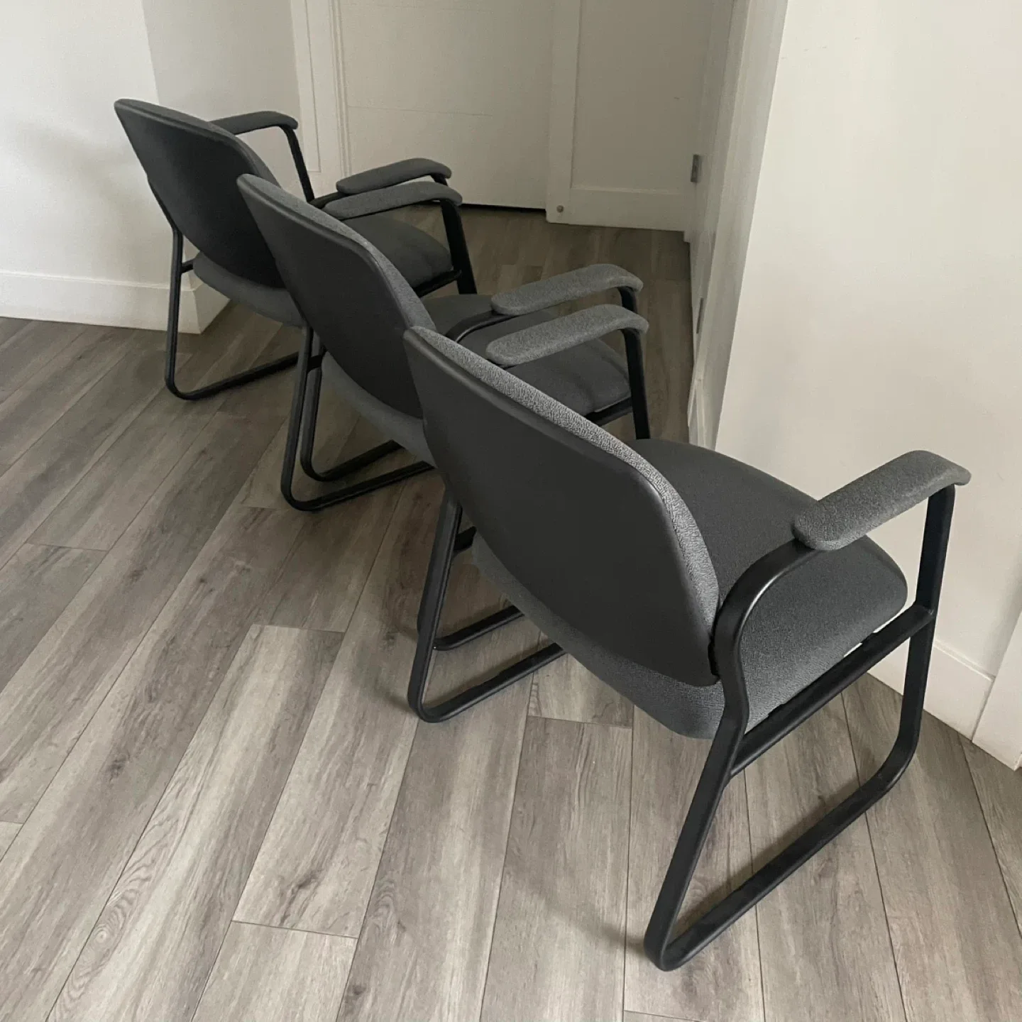 Three Chairs image indicator(7)