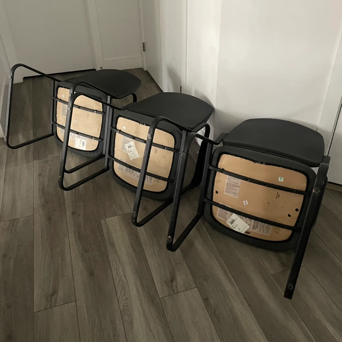 Three Chairs image indicator(9)