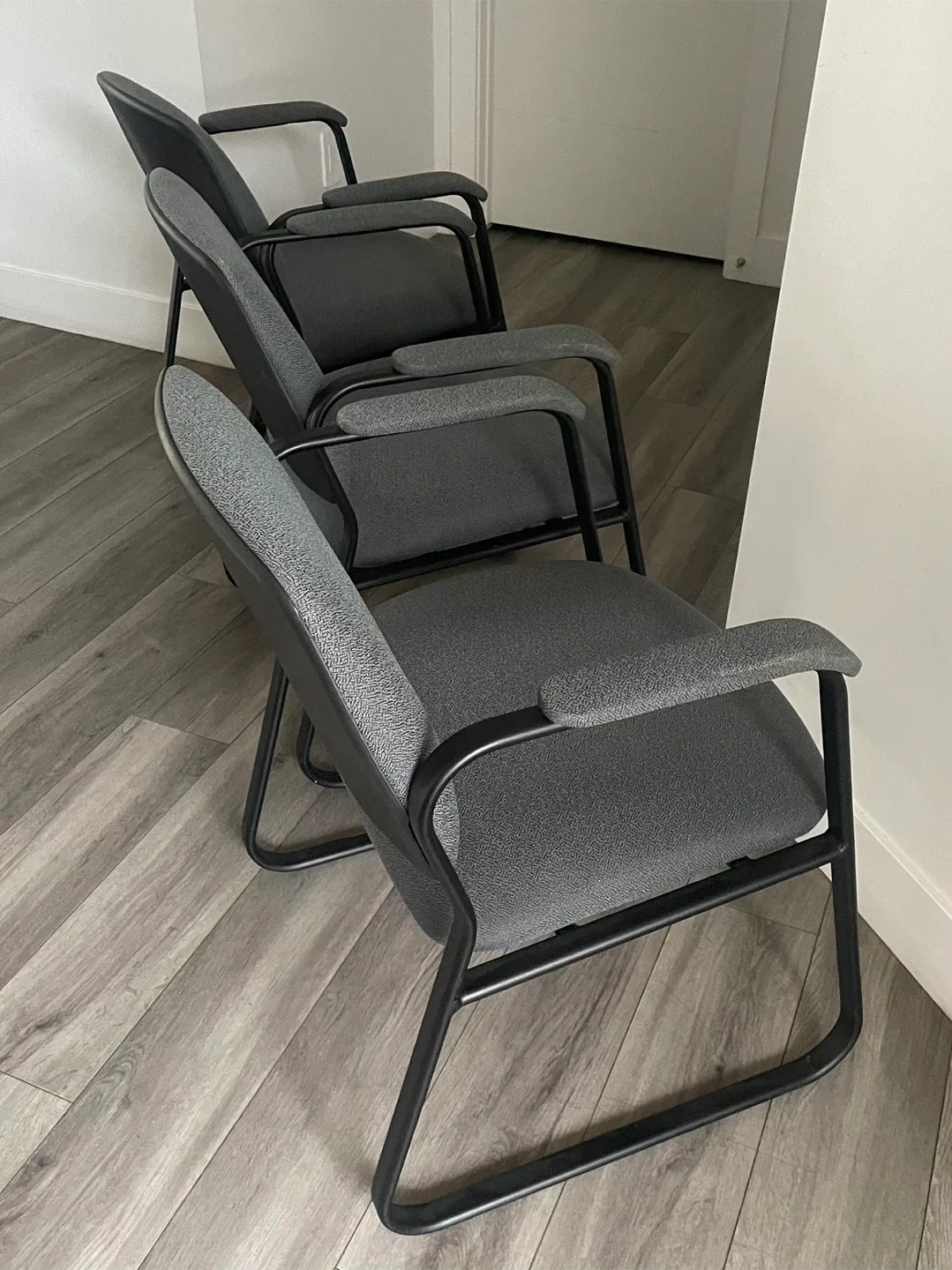 Three Chairs image indicator(8)