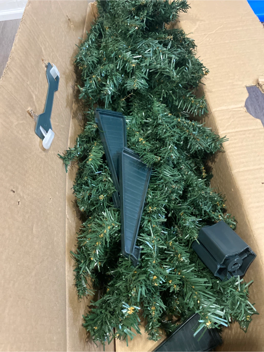 Holiday Collection Canadian Pine Tree 4.5 ft - photo 2