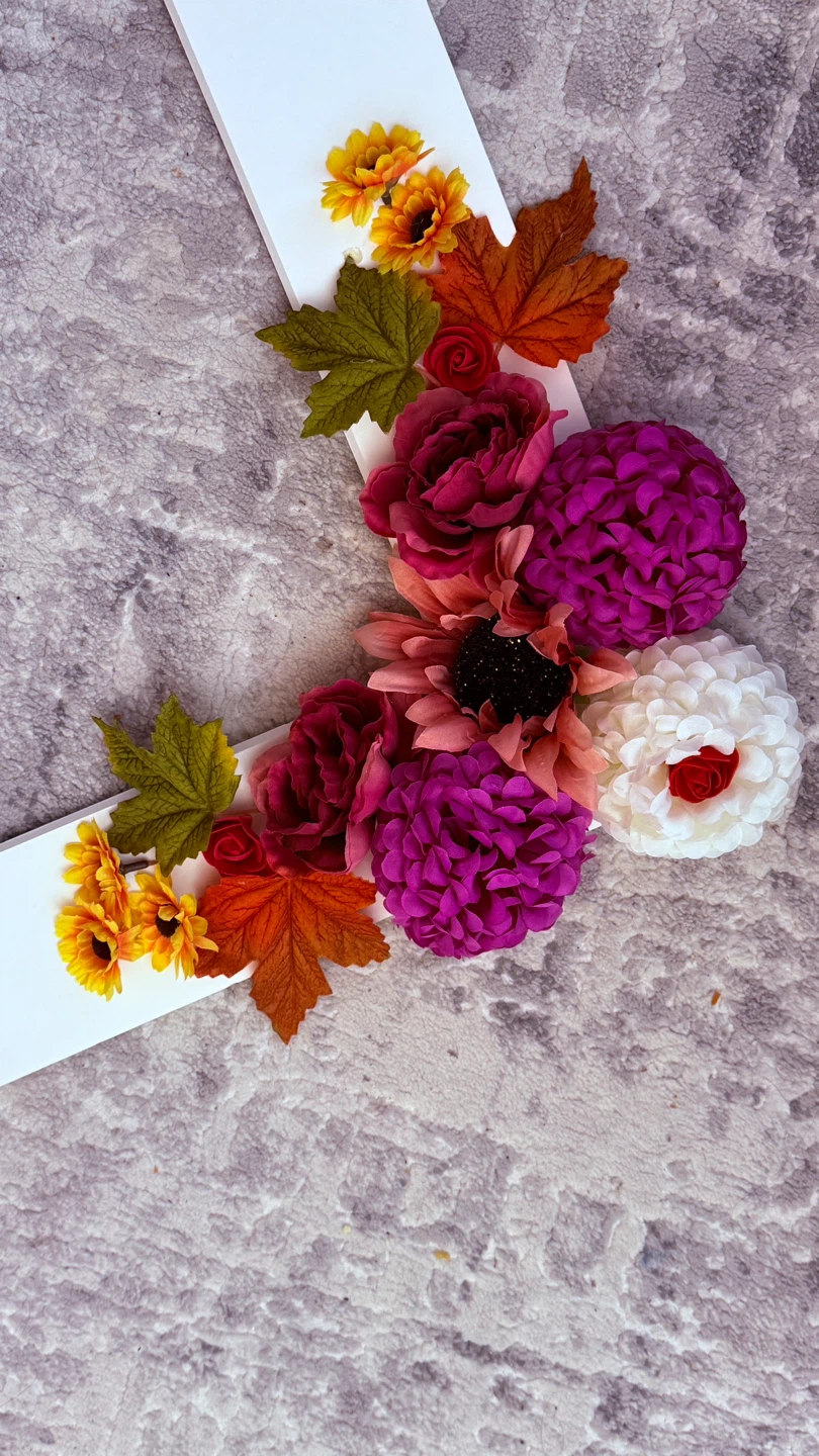 Floral Decorated White Photo Booth frame - photo 3