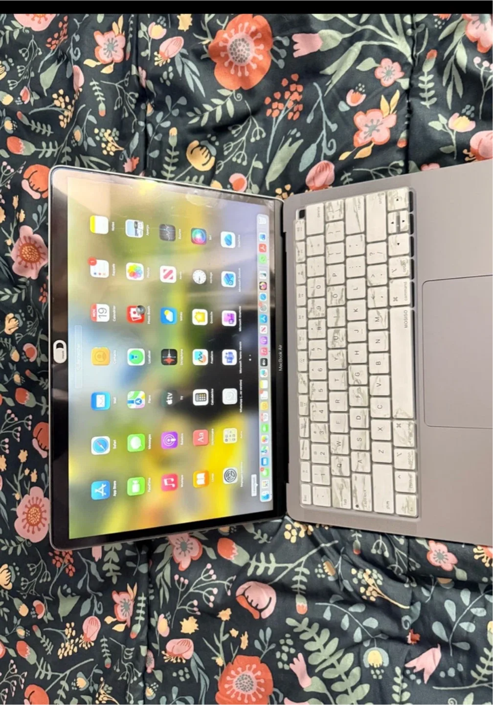 MacBook Air avec housse protectrice image indicator(2)