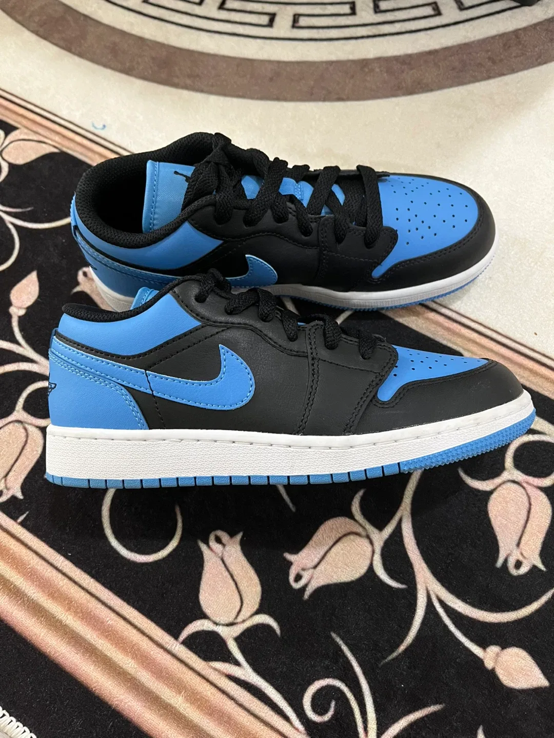 NEW JORDAN 1 LOW
