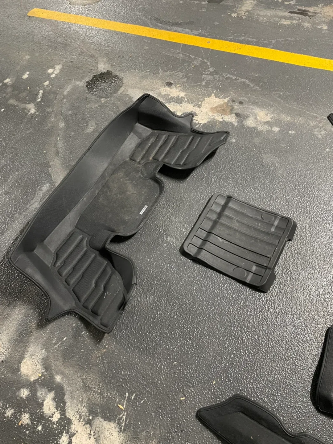 2023 Mdx three row Tuxmat floor Mats with mid piece- Full Set image indicator(5)