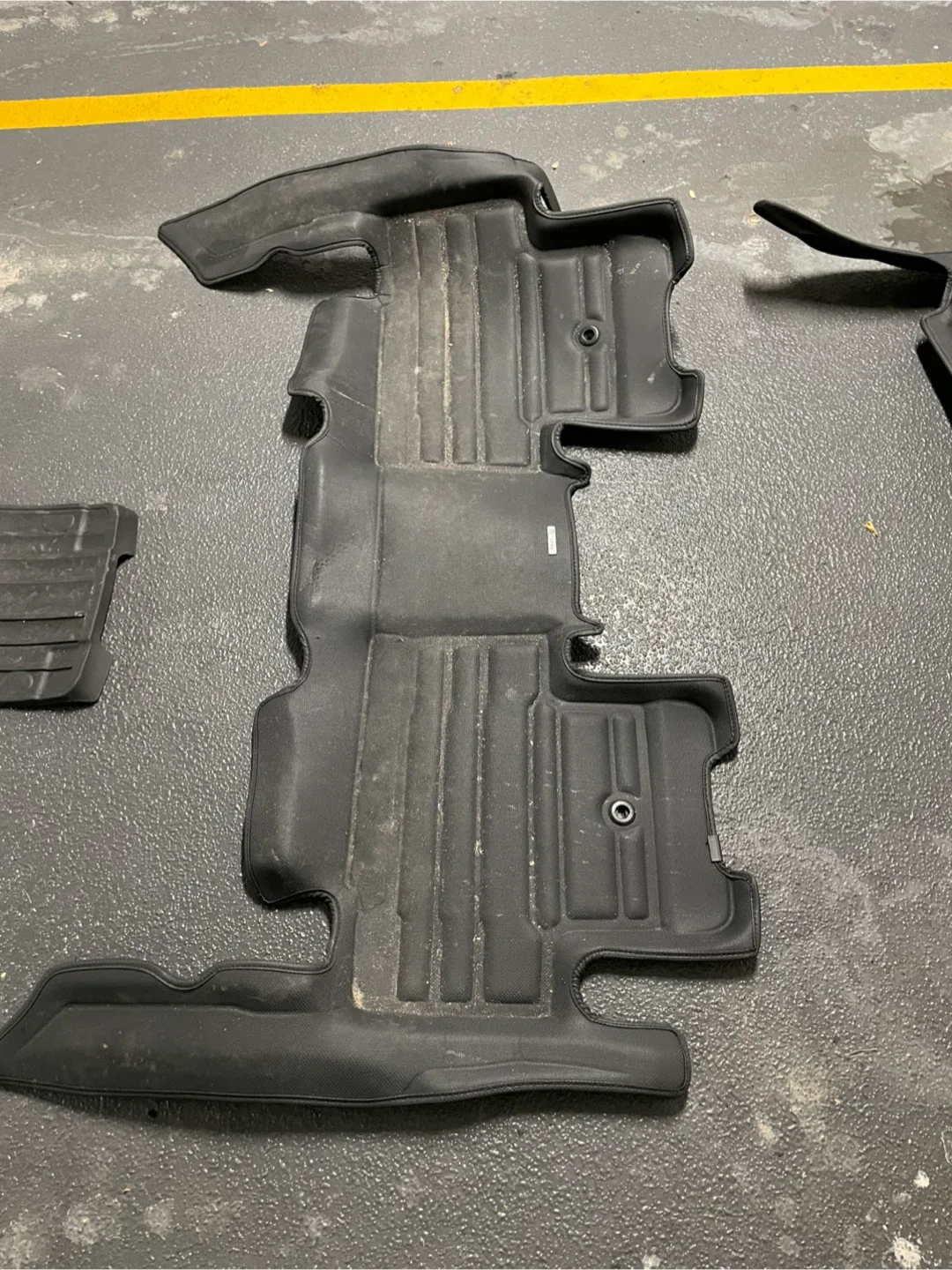 2023 Mdx three row Tuxmat floor Mats with mid piece- Full Set image indicator(2)