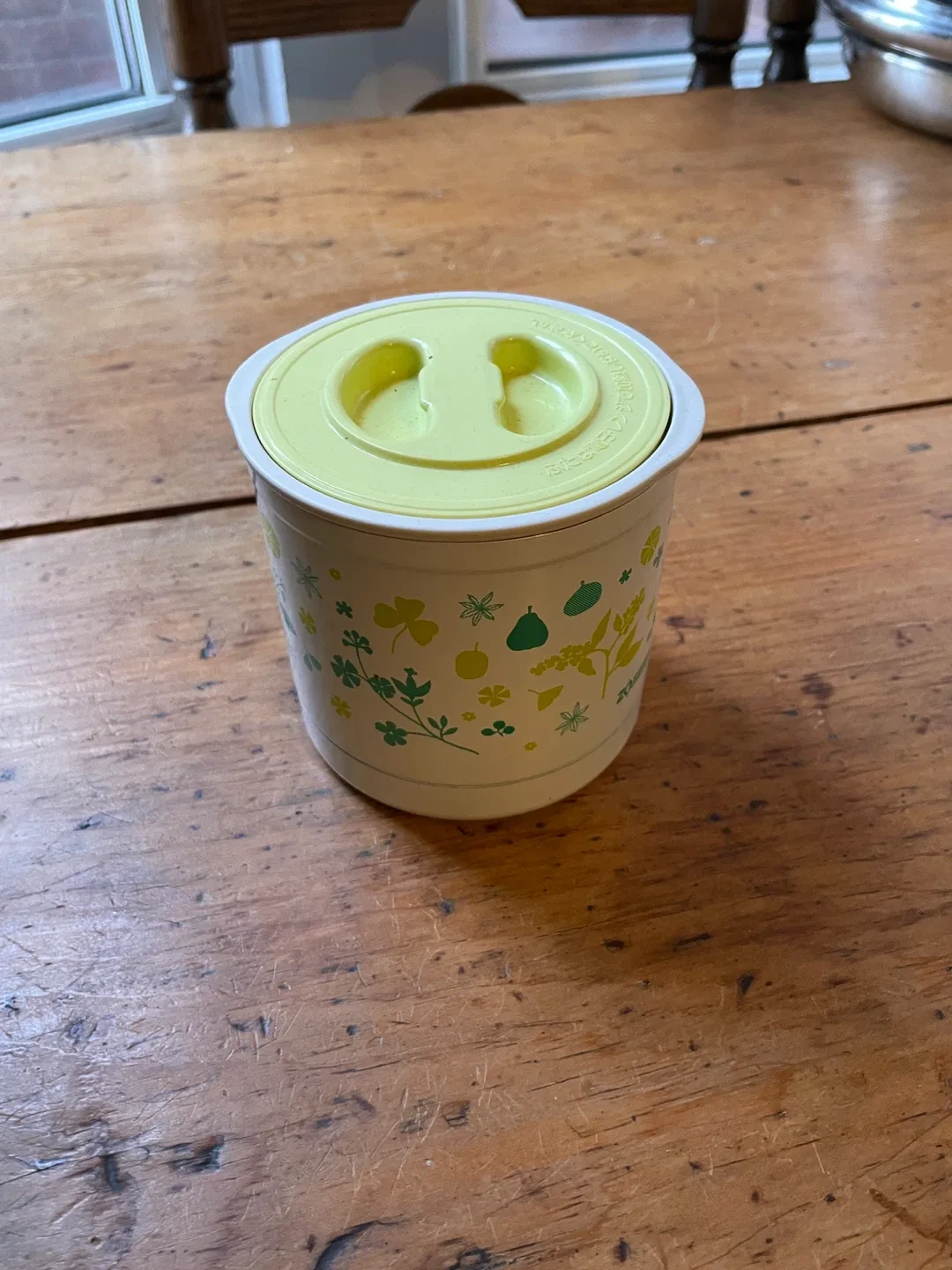 Warming lunch container for rice or other non liquid foods