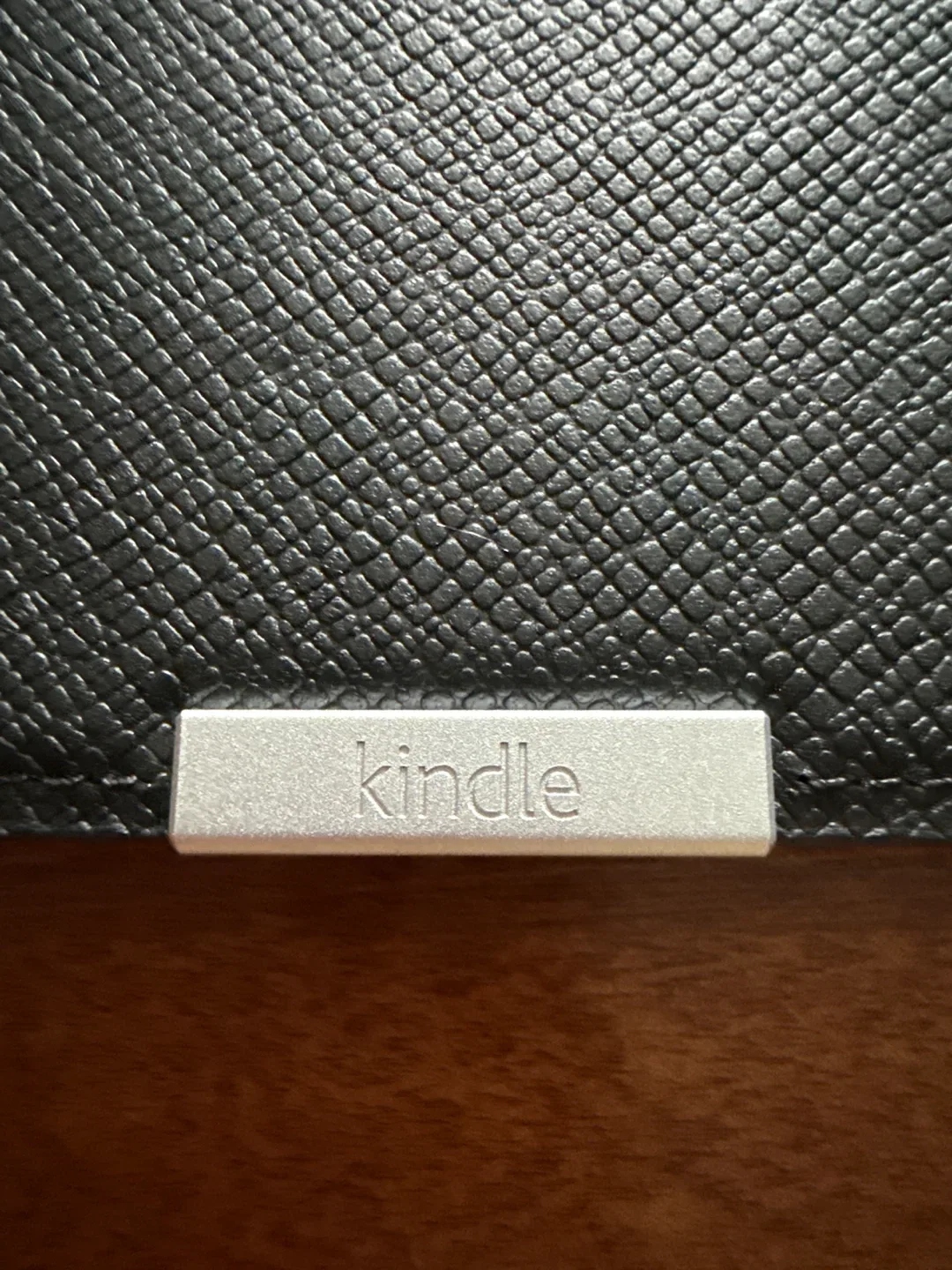 Kindle Black Leather Case image indicator(5)