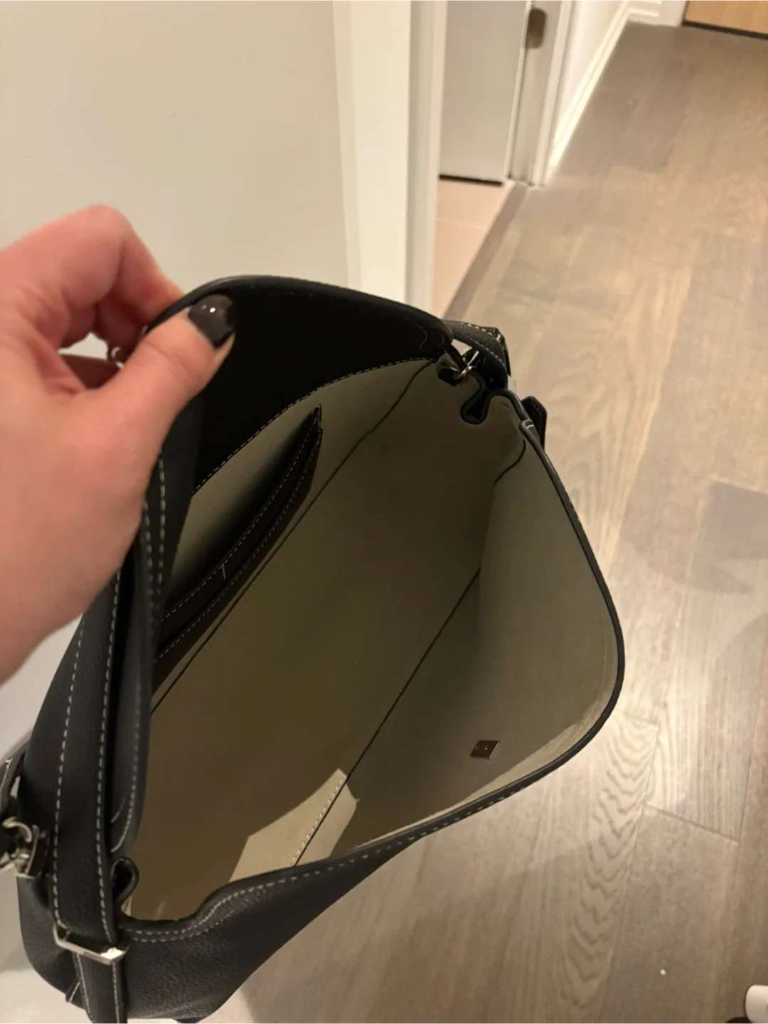 T Lock Leather Handbag image indicator(3)