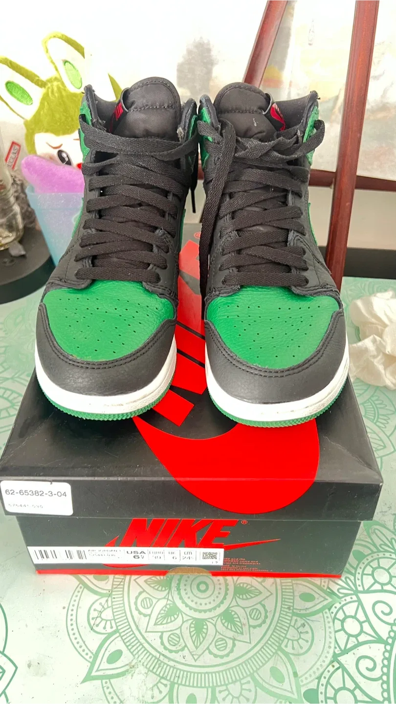 Nike Air Jordan 1 Retro High  Green Size 6.5Y image indicator(3)