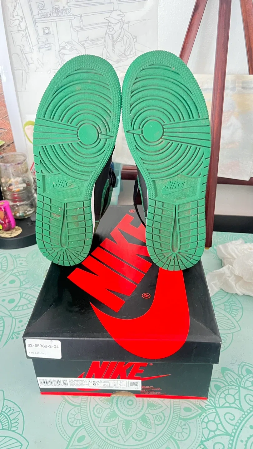 Nike Air Jordan 1 Retro High  Green Size 6.5Y