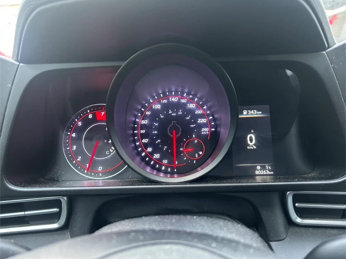 Hyundai Elantra - Silver Sedan