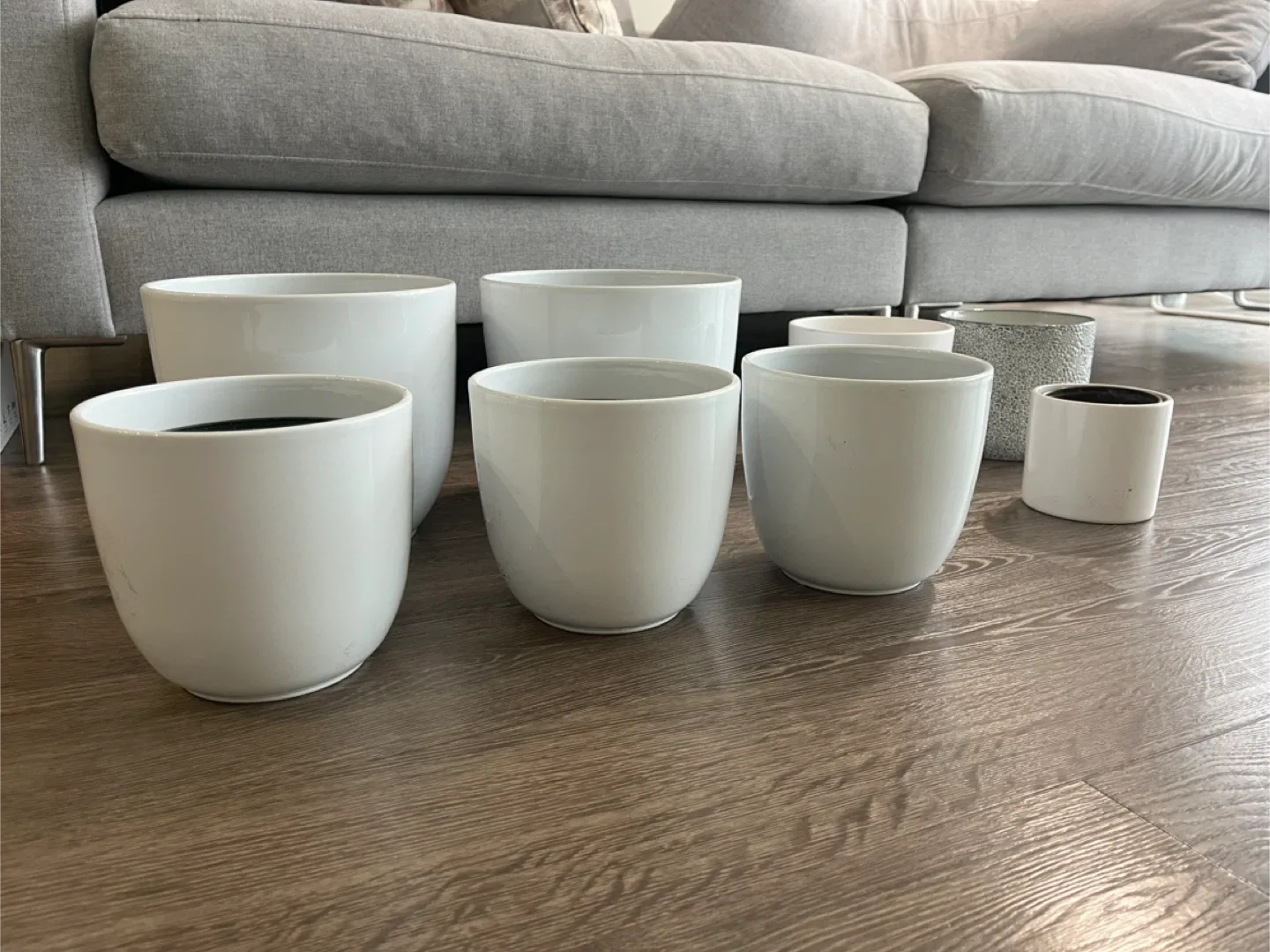 White Ceramic Plant Pots - Set of 7 image indicator(2)