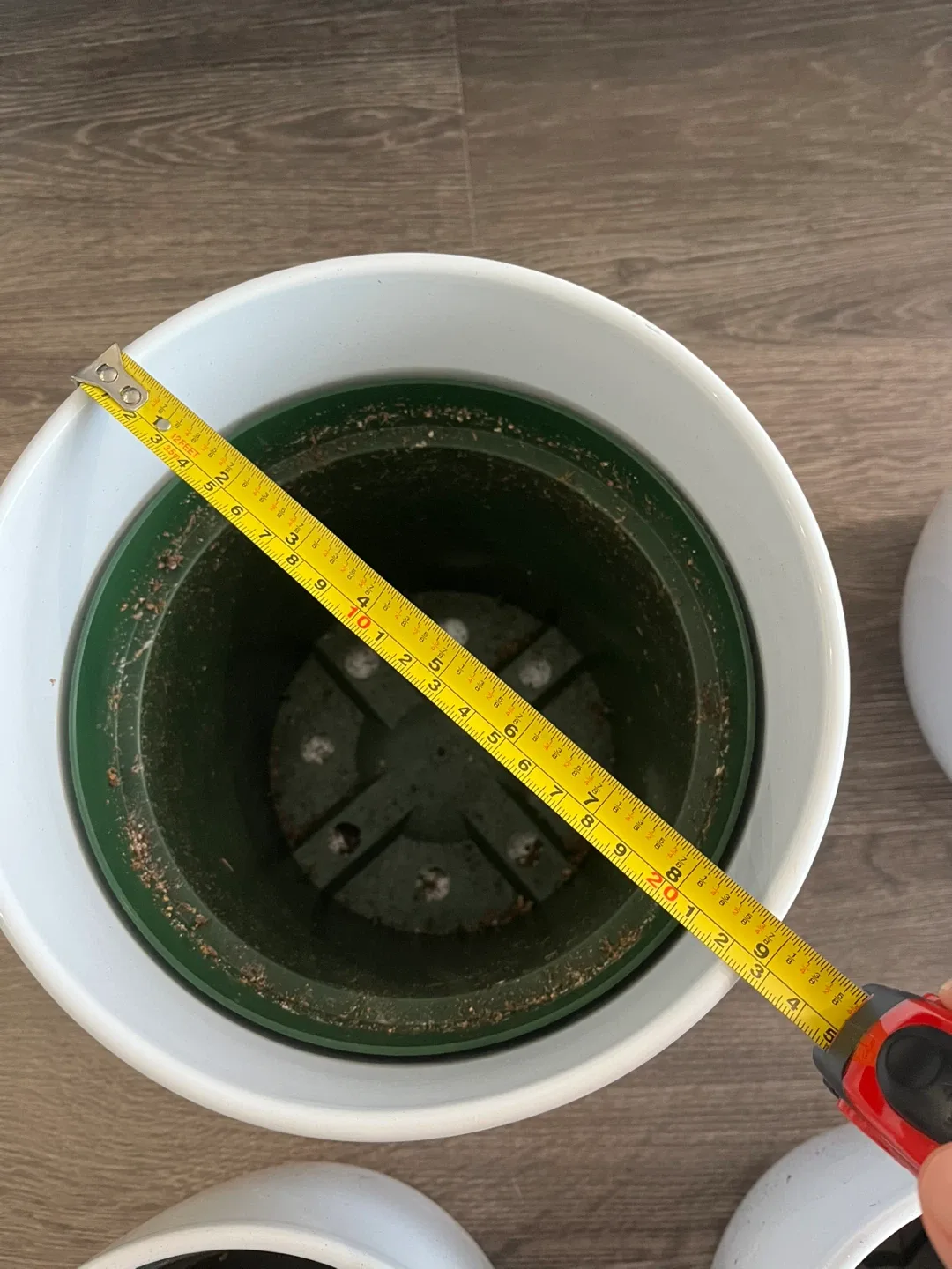 White Ceramic Plant Pots - Set of 7 image indicator(5)