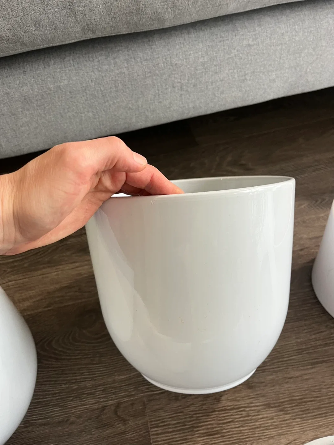 White Ceramic Plant Pots - Set of 7 image indicator(10)