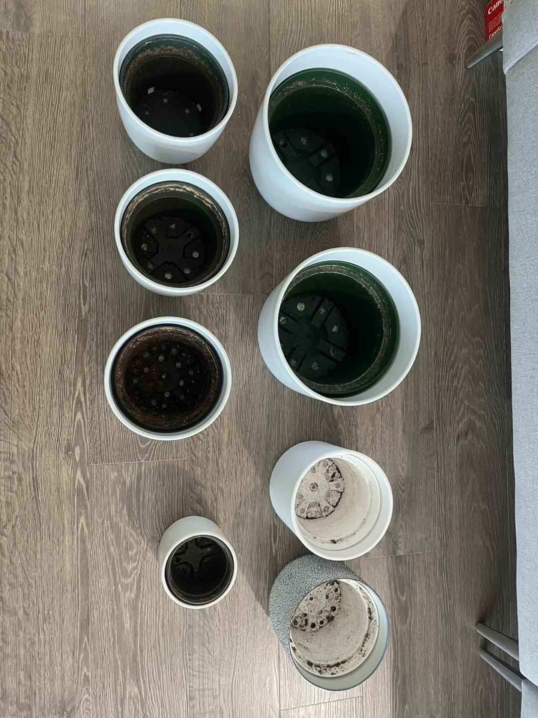 White Ceramic Plant Pots - Set of 7 image indicator(9)