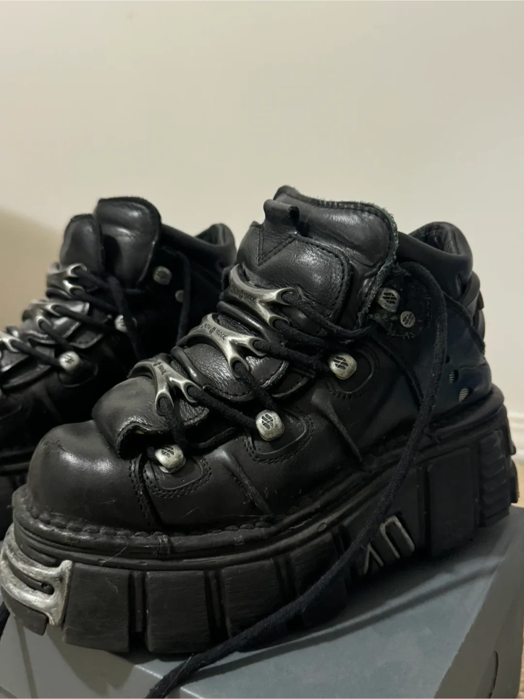 New Rock Black Leather Platform Boots image indicator(2)