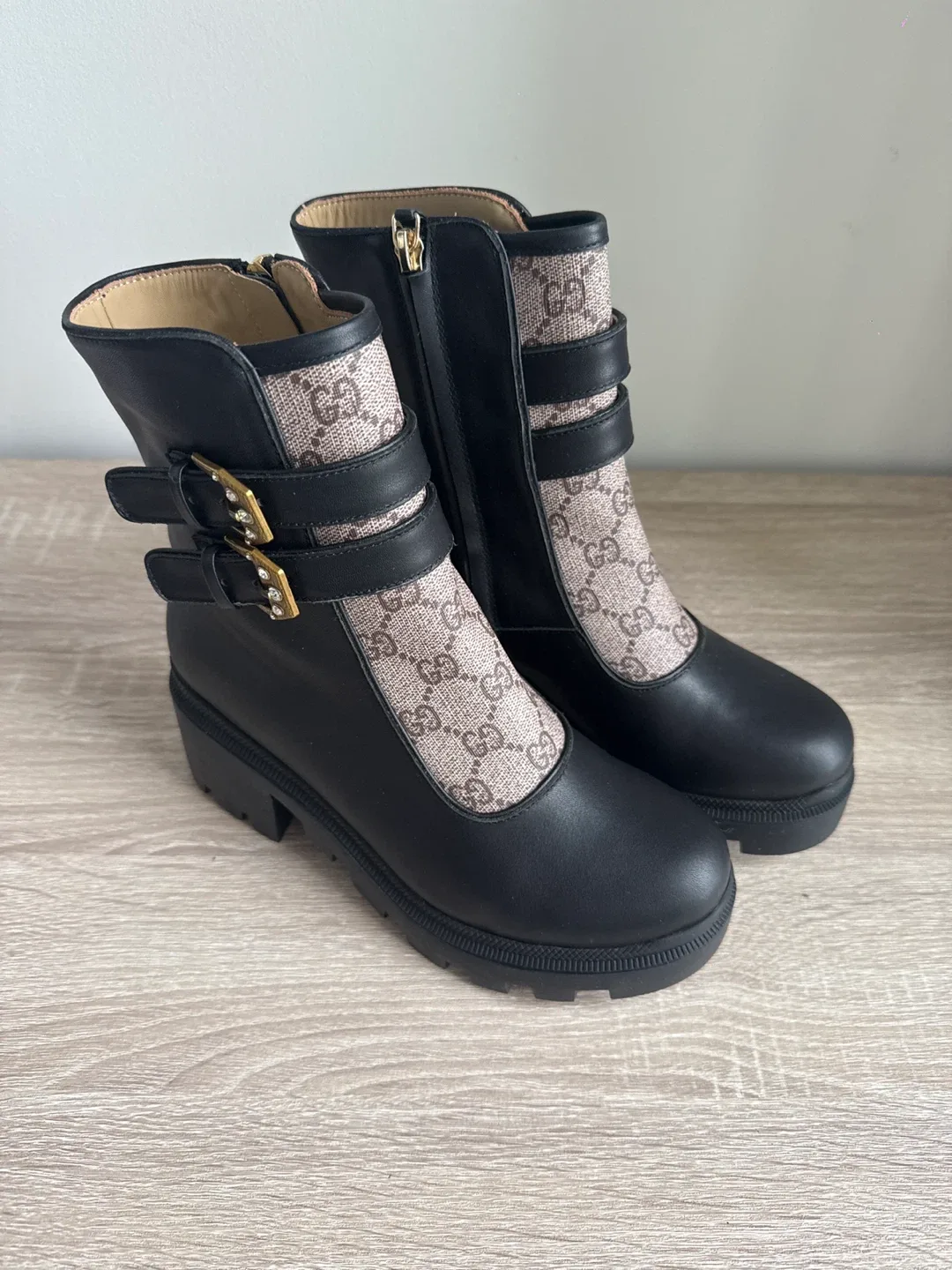 1:1, Gucci Black Leather Ankle Boots