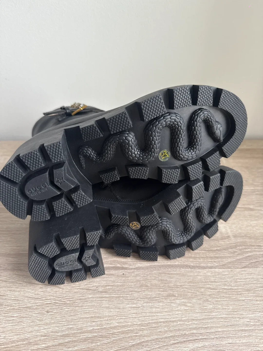 1:1, Gucci Black Leather Ankle Boots image indicator(5)