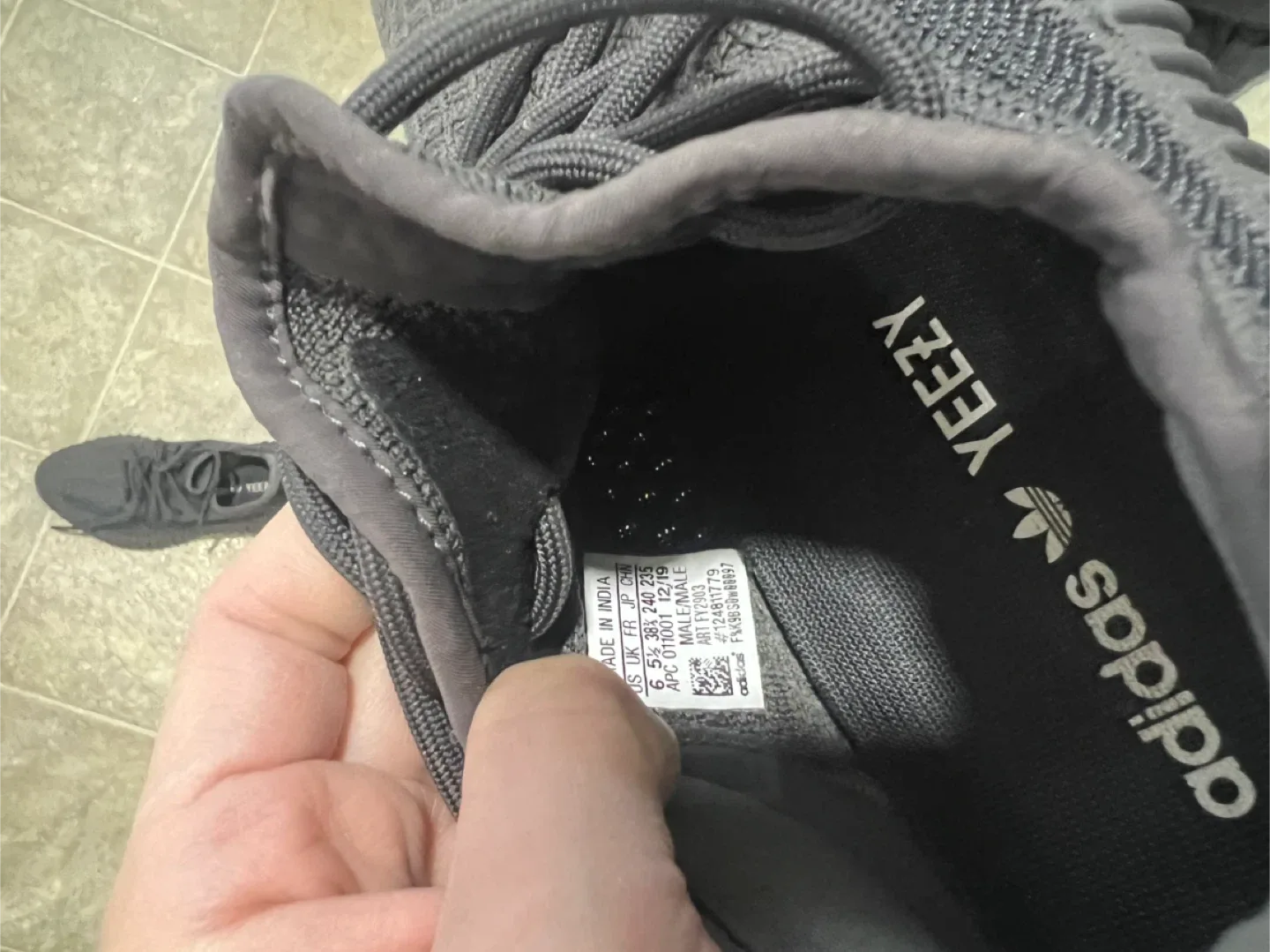 Adidas Yeezy Boost 350 V2, Size 7Y image indicator(4)