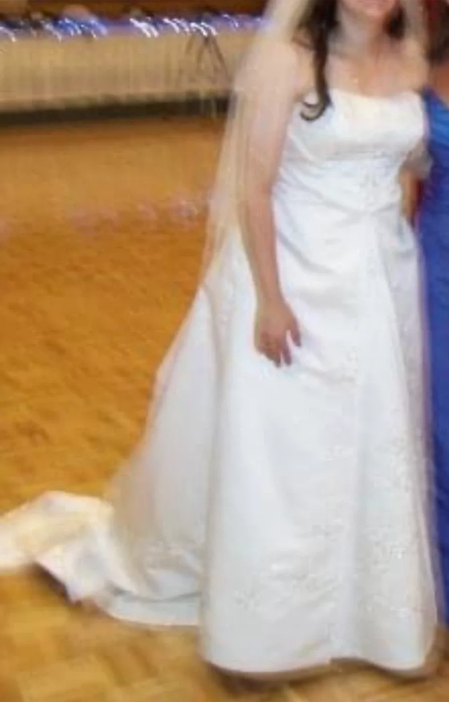 White Wedding Dress image indicator(2)