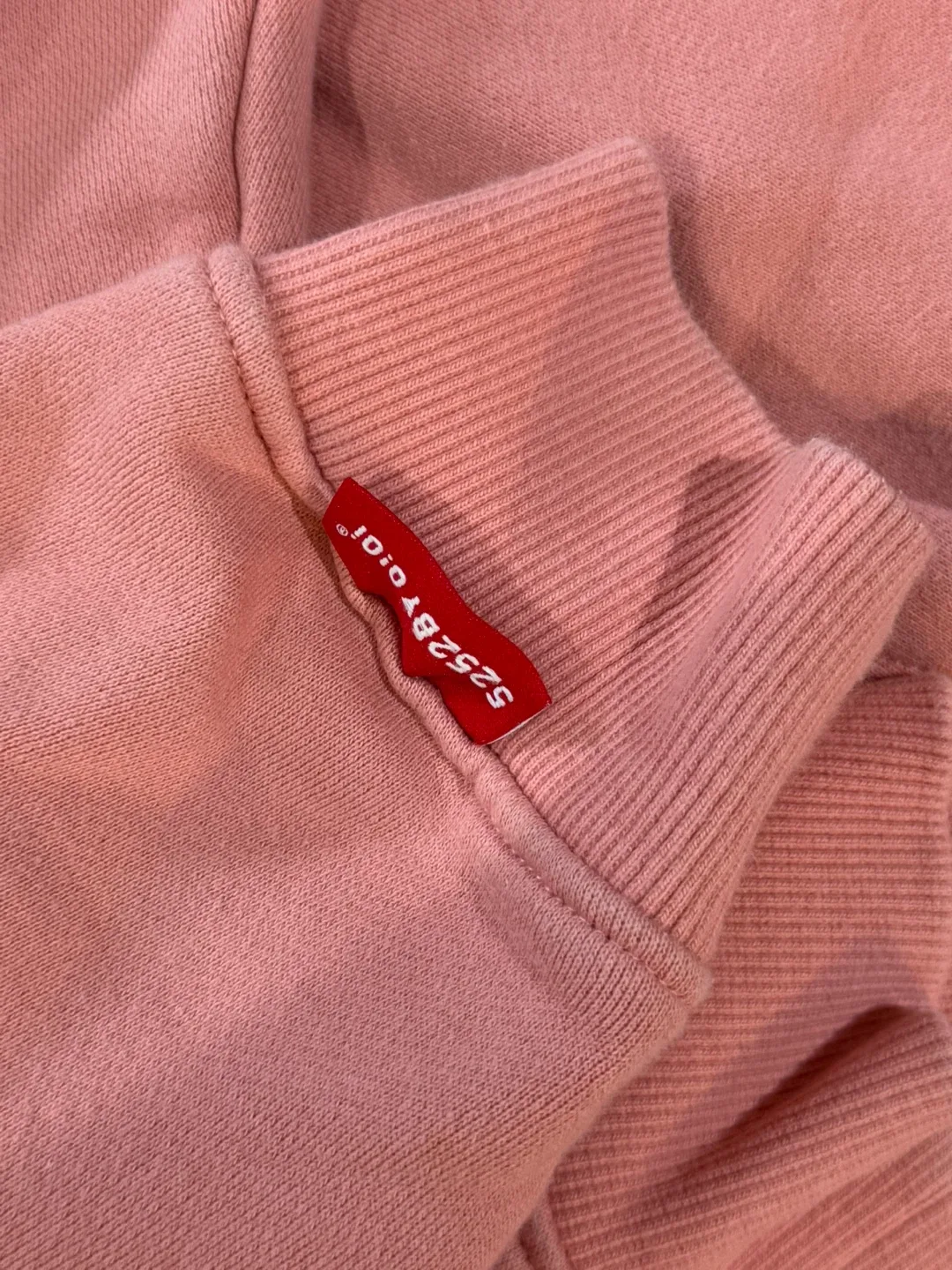 5252 by O!Oi Pink Hoodie - Size L image indicator(4)