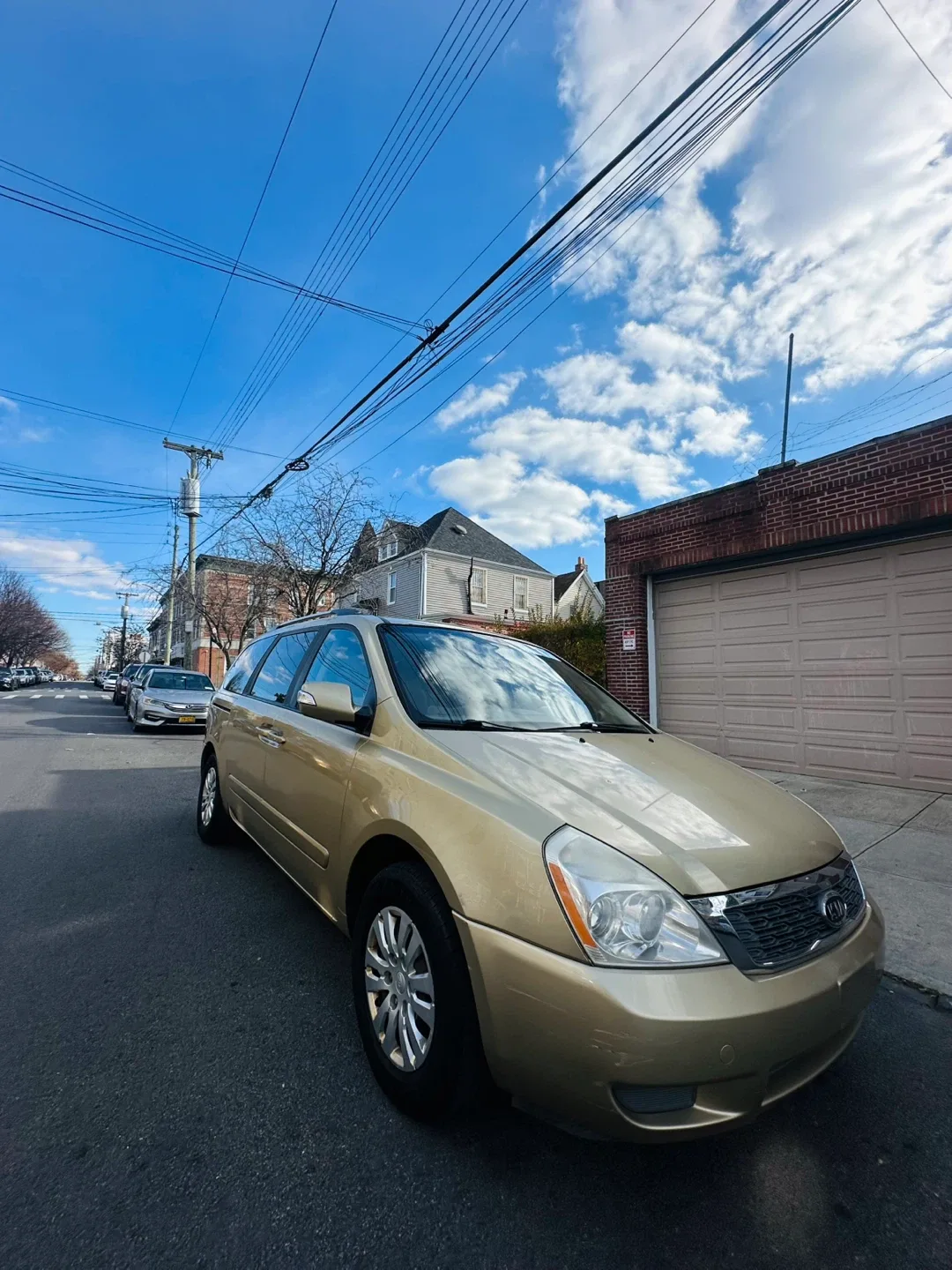2011 Kia Sedona Minivan - Gold image indicator(2)