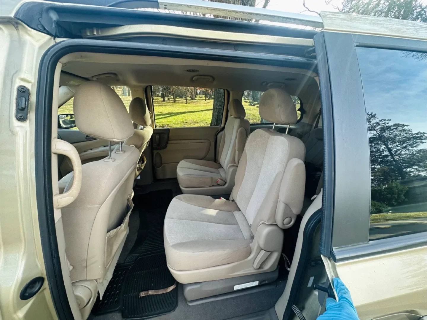 2011 Kia Sedona Minivan - Gold image indicator(8)