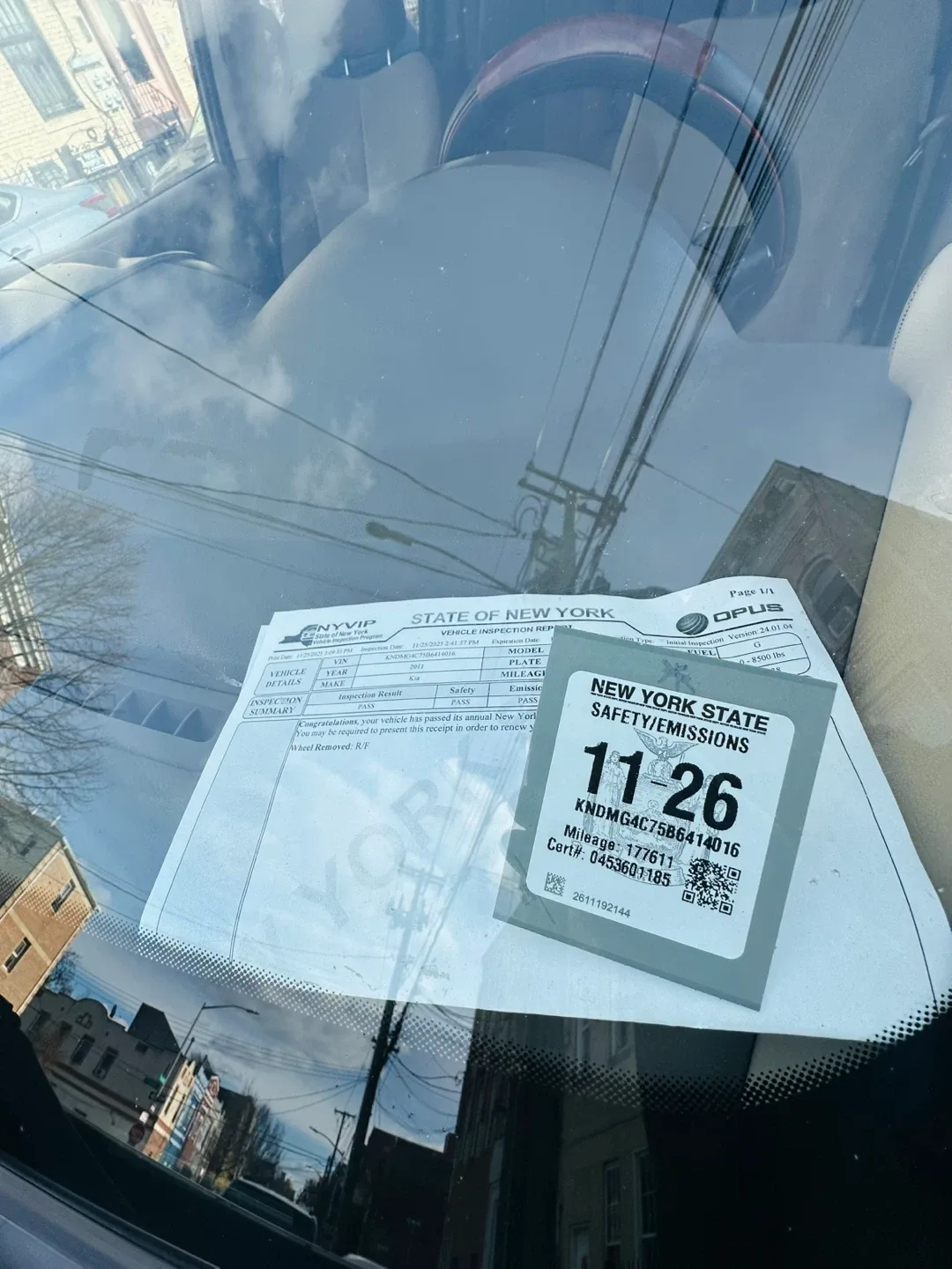 2011 Kia Sedona Minivan - Gold image indicator(10)