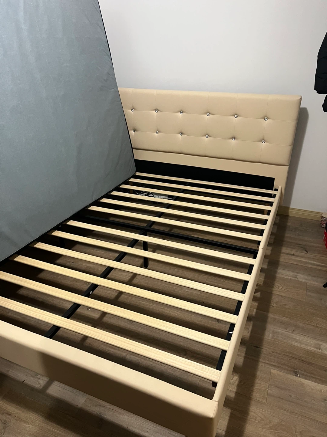 Queen Bed with Mattress, Frame and Headboard - photo 4