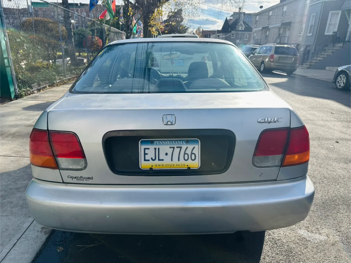 Silver Honda Civic Sedan 1997 image indicator(3)